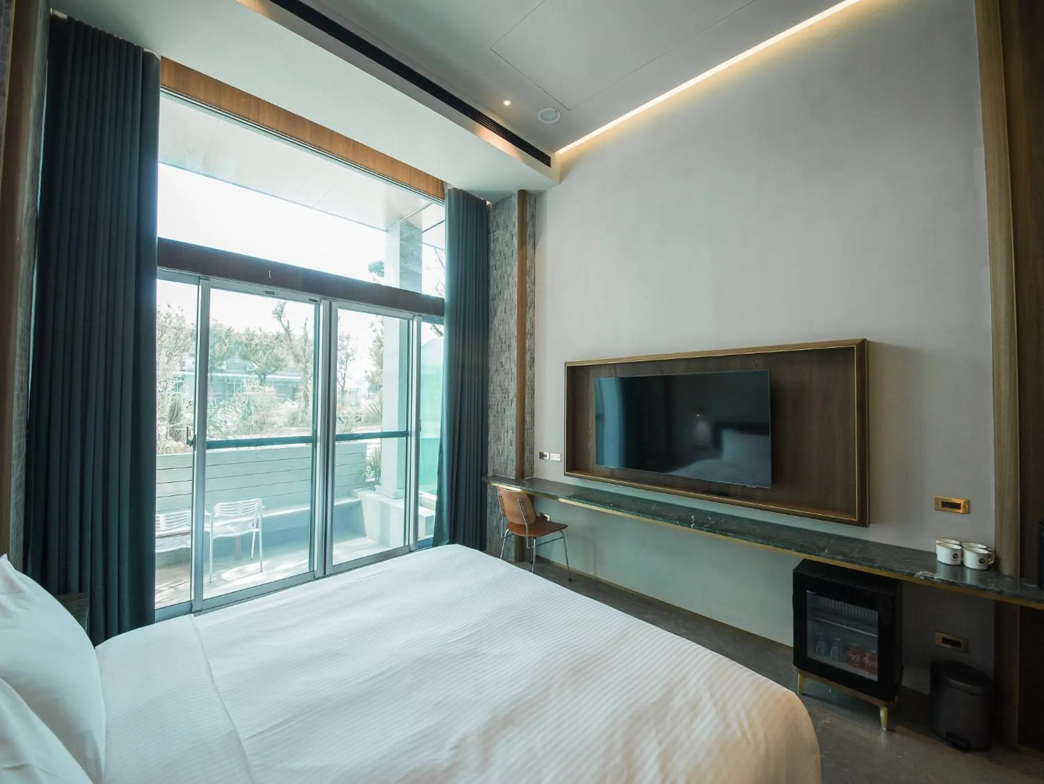 Photo of the whole room, Bed in PAPO'A Harbor Hotel