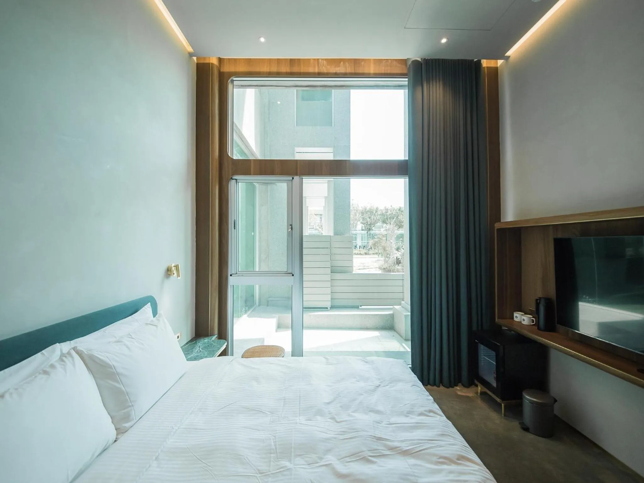 Photo of the whole room, Bed in PAPO'A Harbor Hotel