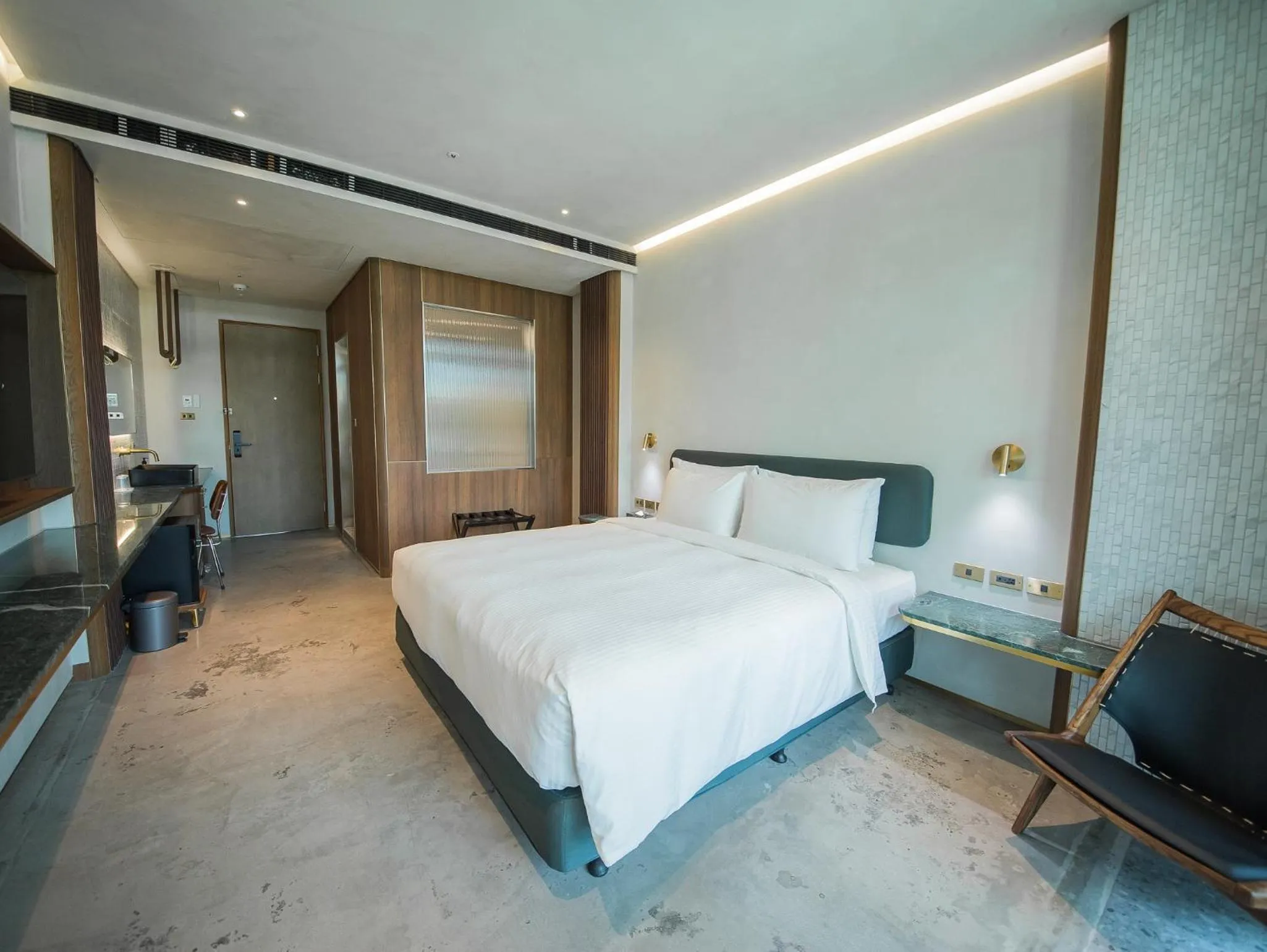 Photo of the whole room, Bed in PAPO'A Harbor Hotel