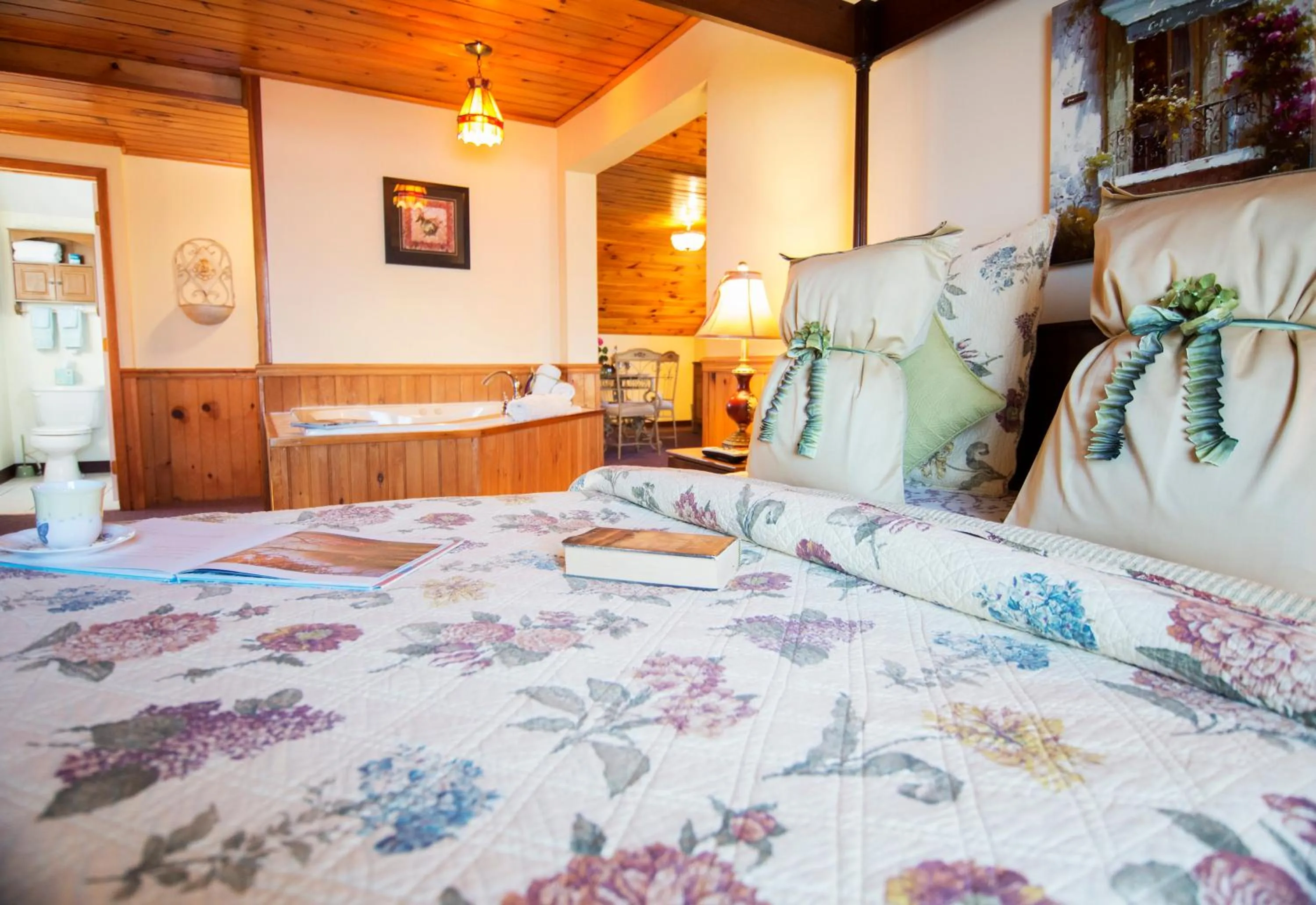 Photo of the whole room, Bed in Savannah House Wine Country Inn & Cottages