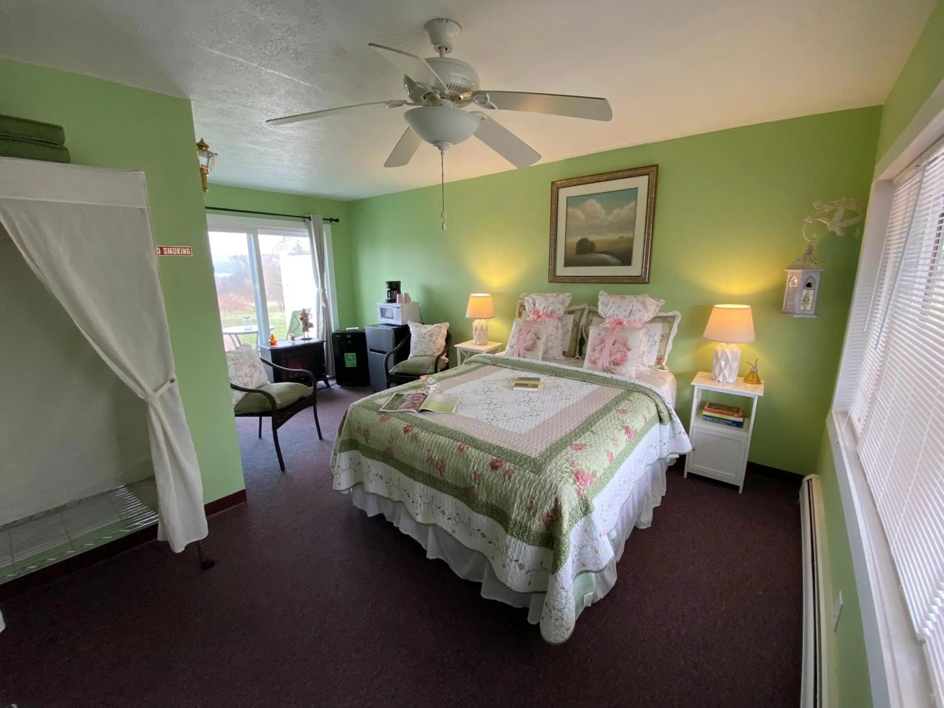 Bedroom, Bed in Savannah House Wine Country Inn & Cottages