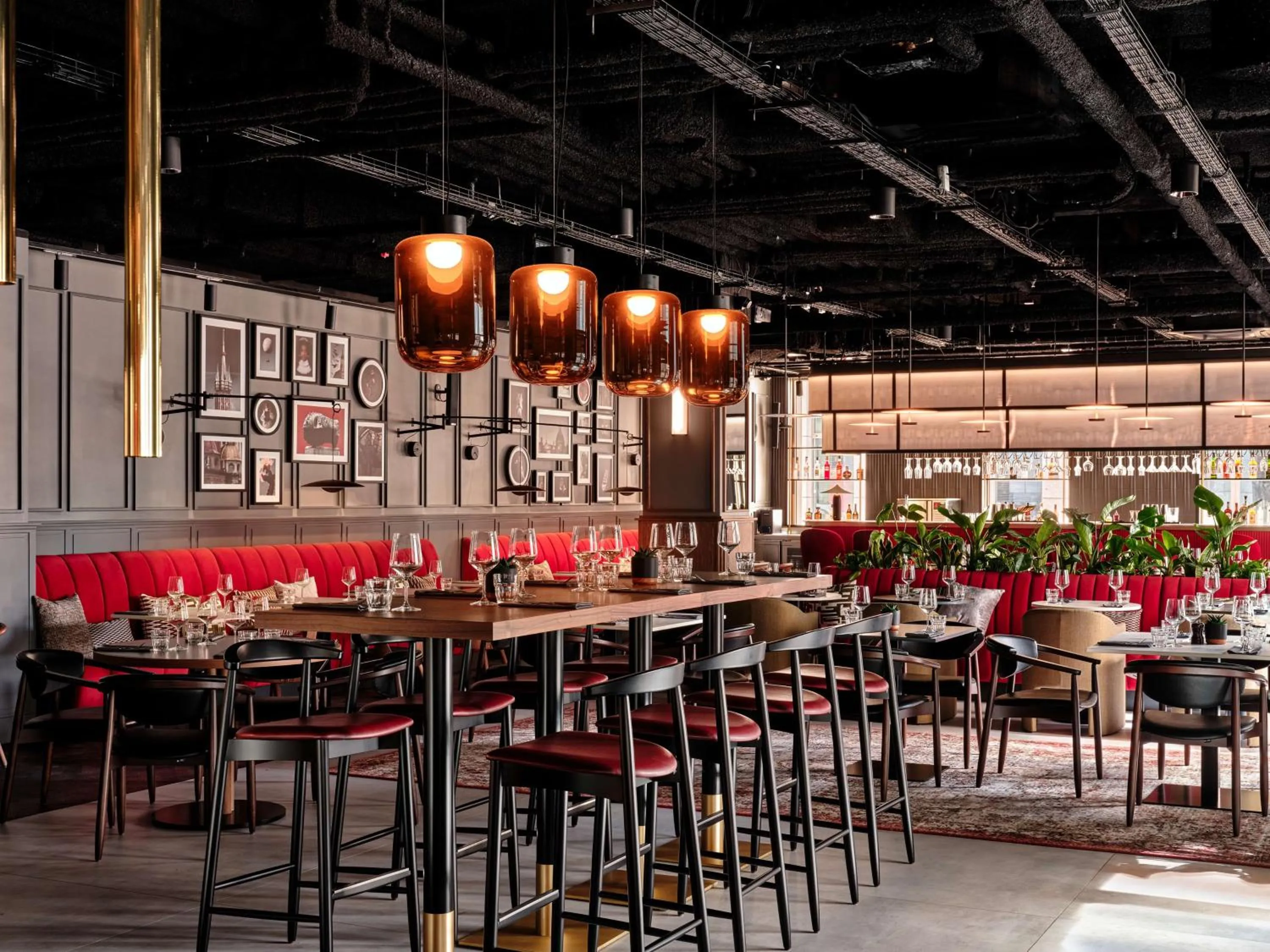 Restaurant/places to eat in Radisson RED Hotel & Radisson RED Apartments, Kraków