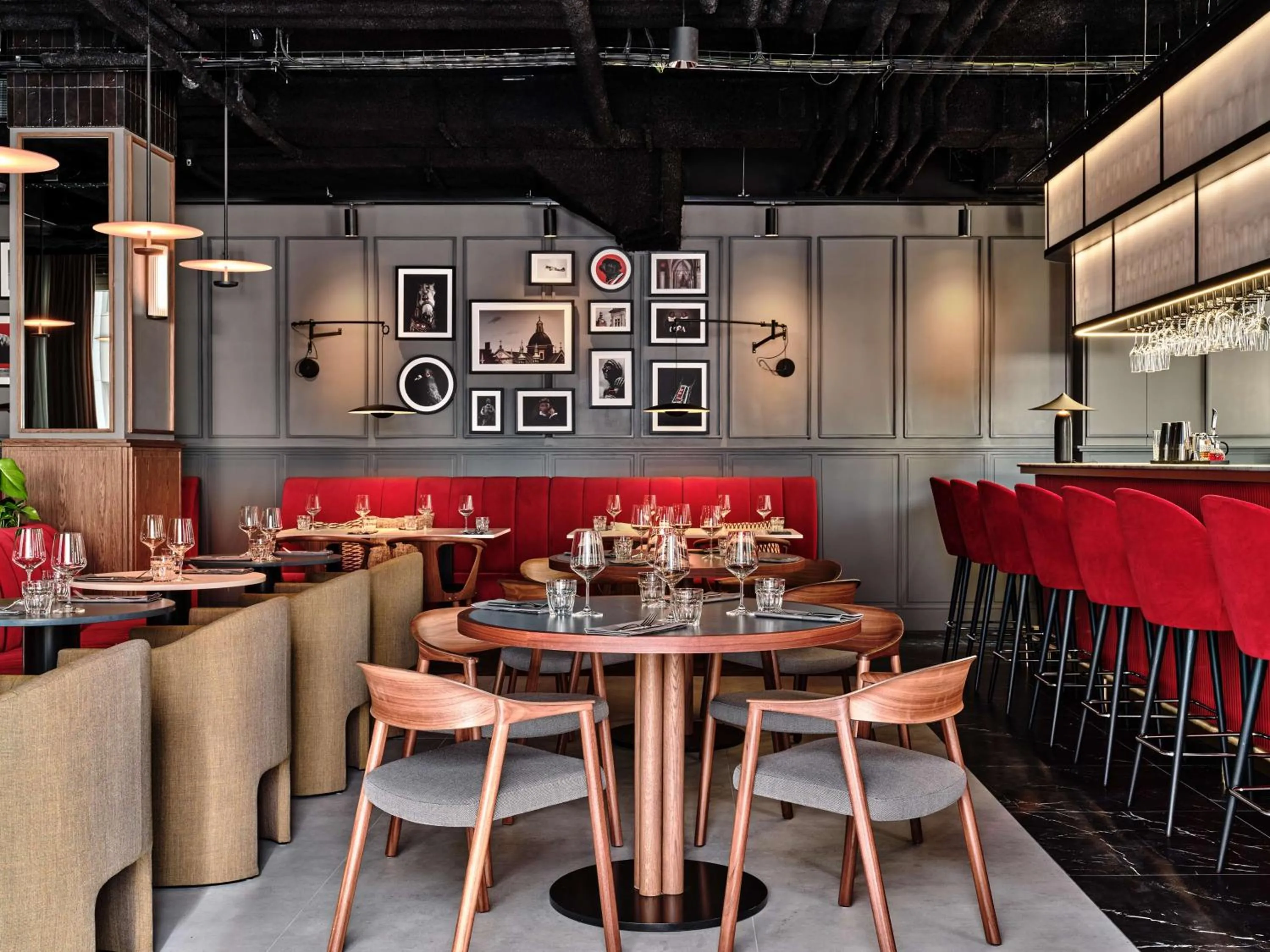 Restaurant/places to eat in Radisson RED Hotel & Radisson RED Apartments, Kraków