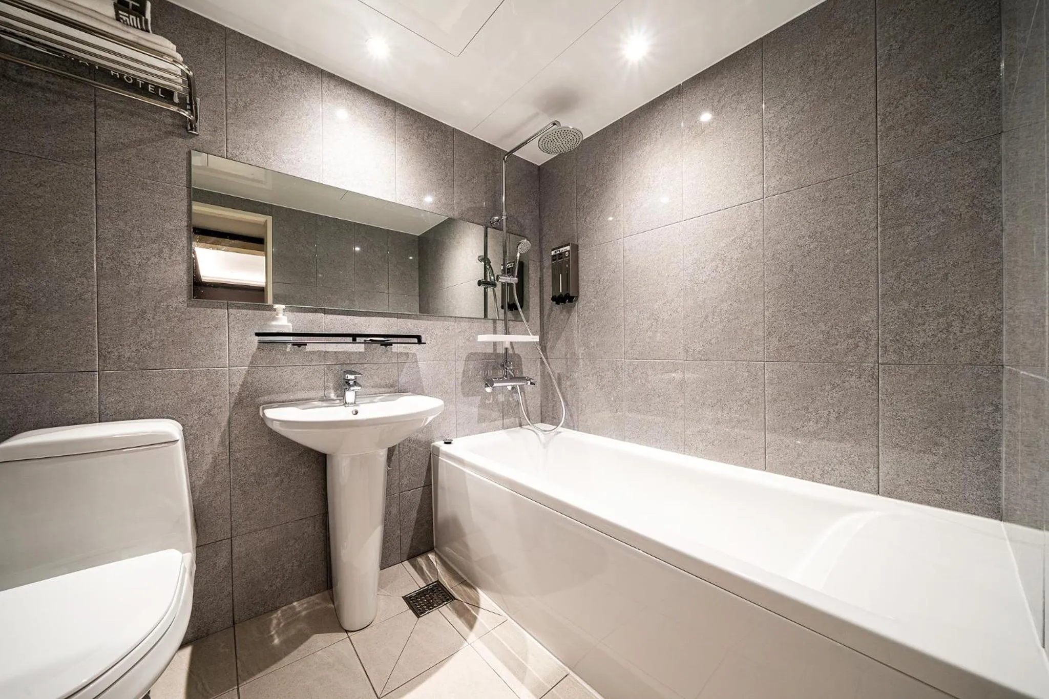 Bathroom in Hotel May Yongsan