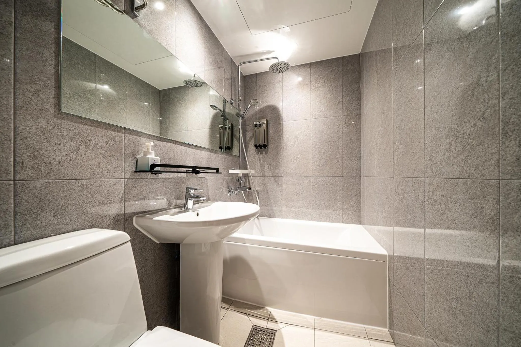 Toilet in Hotel May Yongsan