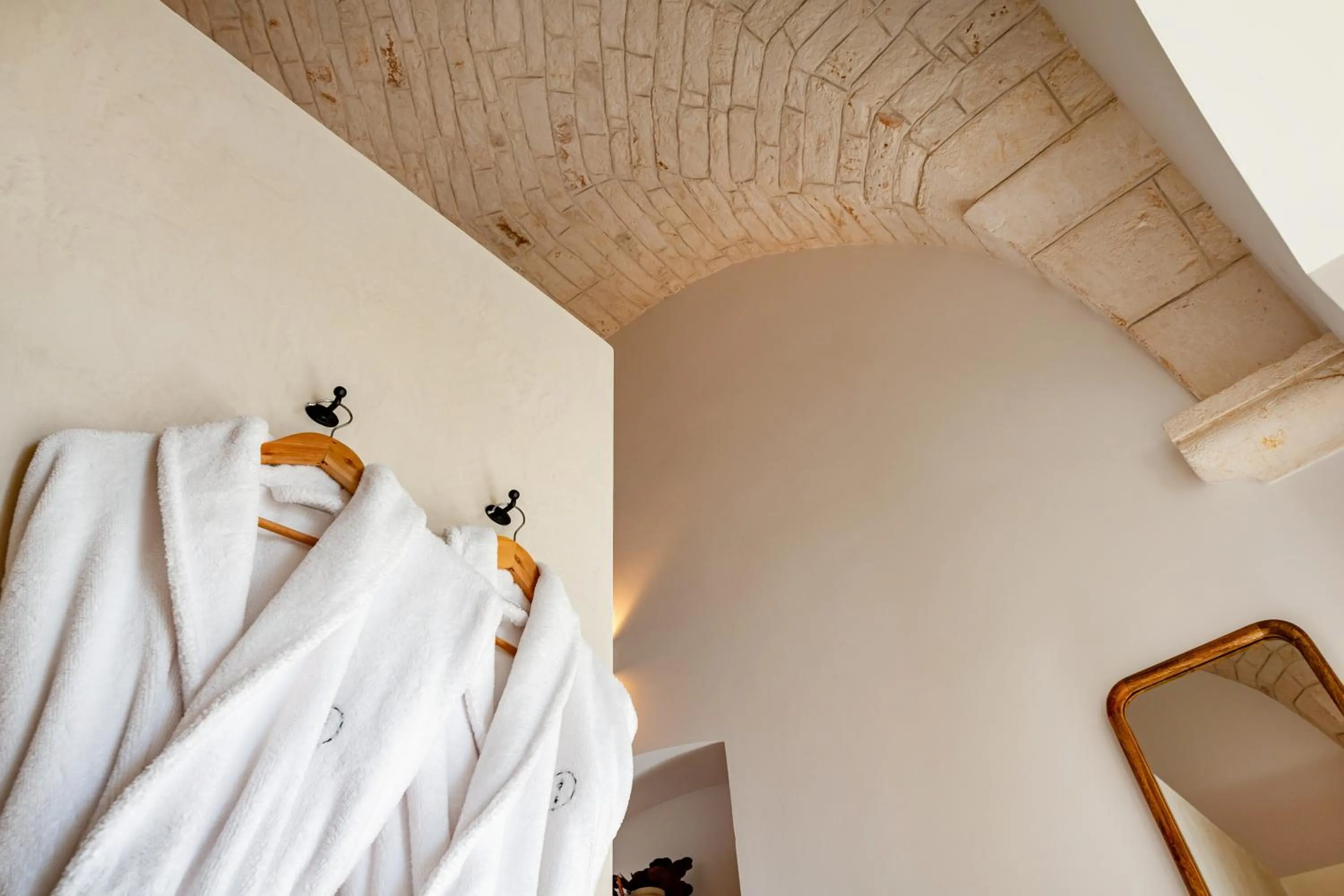 Shower, Bed in Masseria Valentina