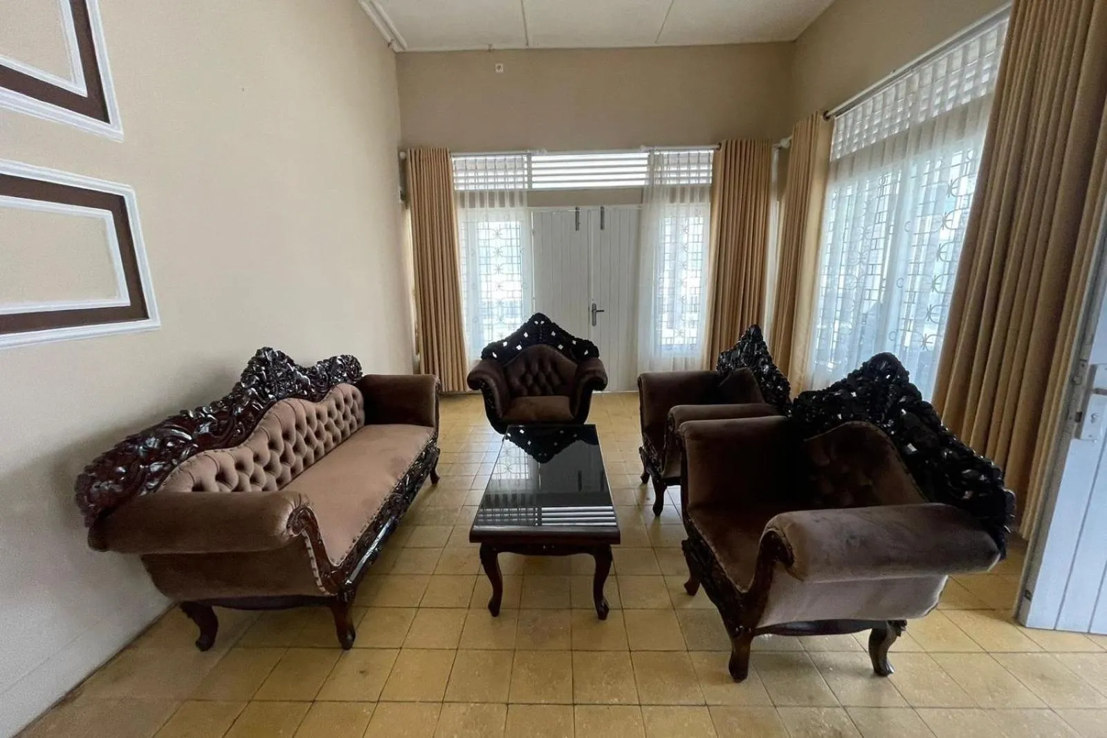 Lobby or reception in Hotel O Kng Homestay Syariah