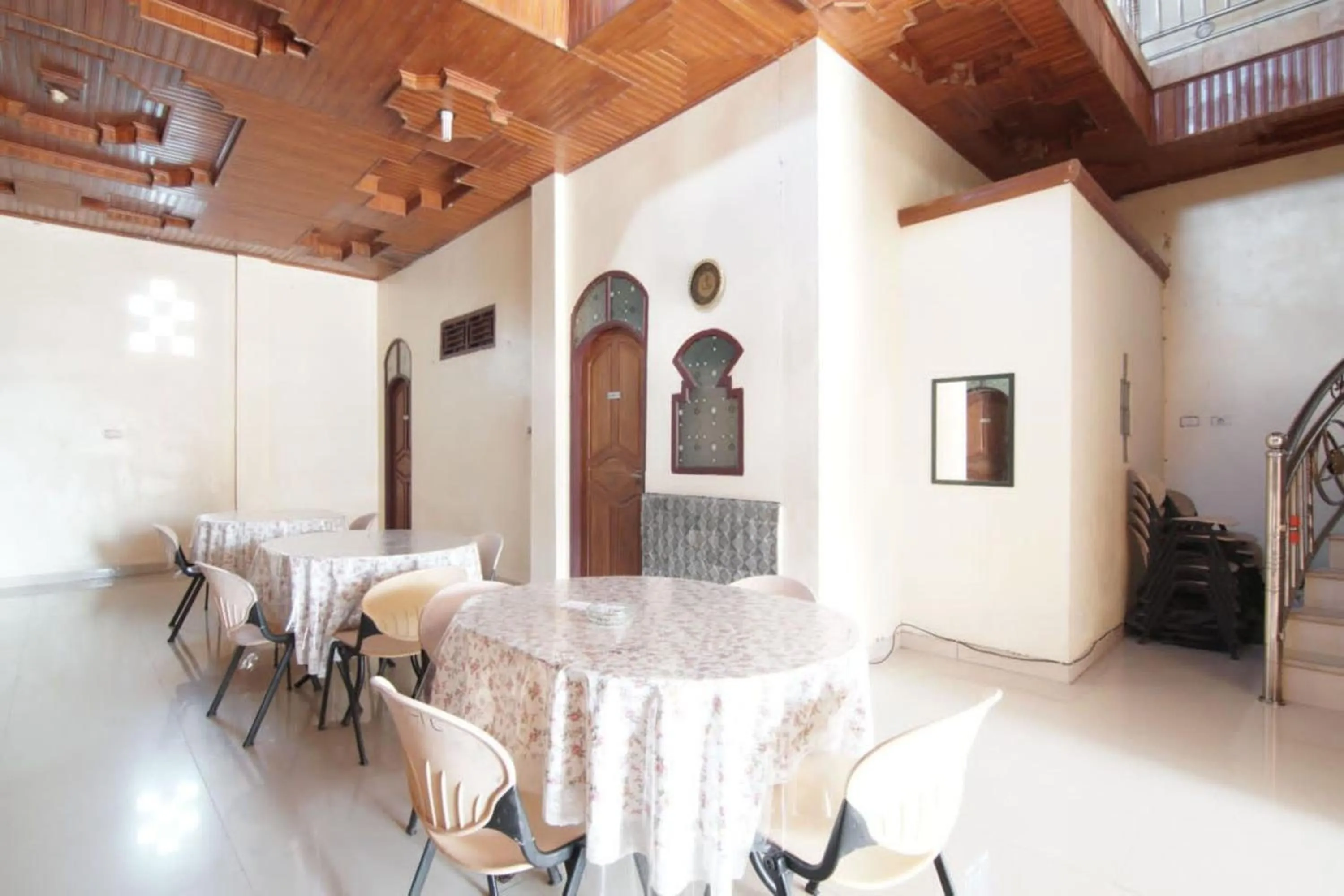 Lobby or reception in Hotel O Njy House SyariahNearBandara Sultan Syarif Kasim II