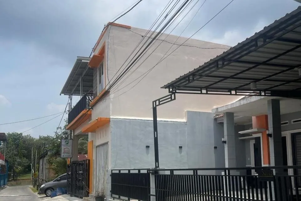 Facade/entrance in Hotel O Njy House SyariahNearBandara Sultan Syarif Kasim II