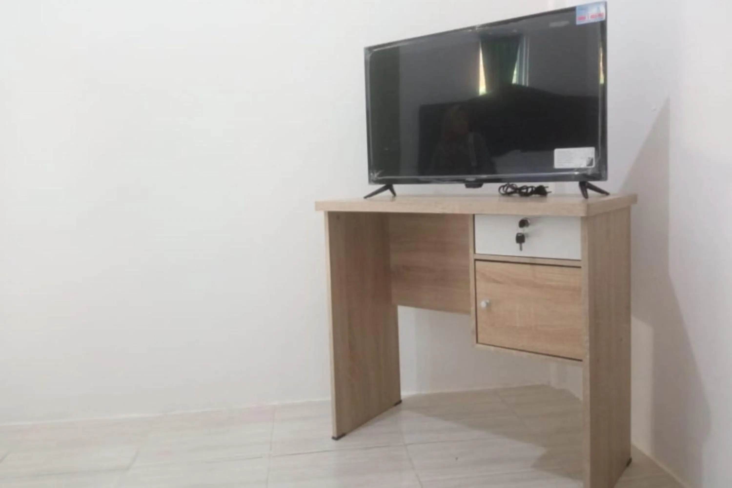 Photo of the whole room in Hotel O Neva Guest House SyariahNearWaduk Cipta Karya