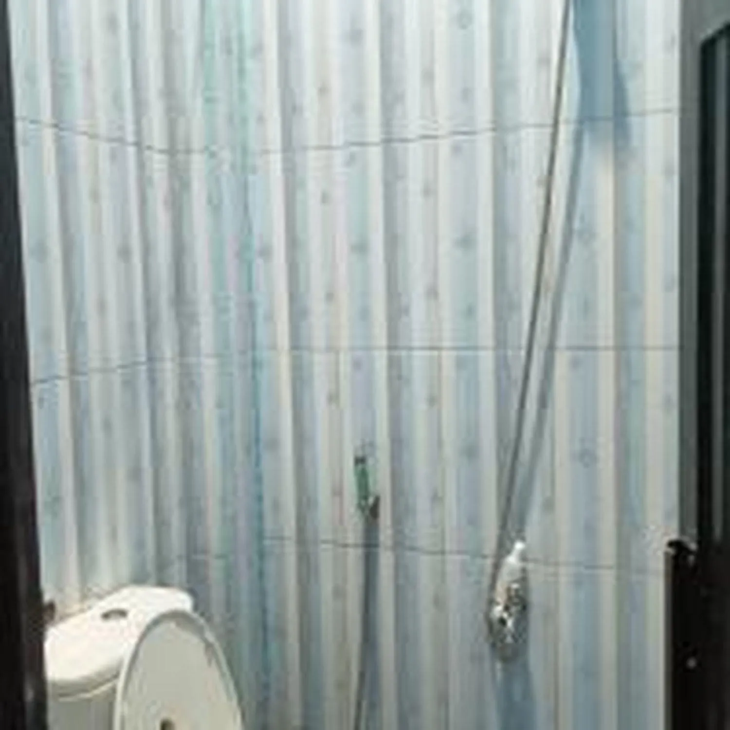 Bathroom in OYO 93875 Tifar House Near Lapangan Raja-raja