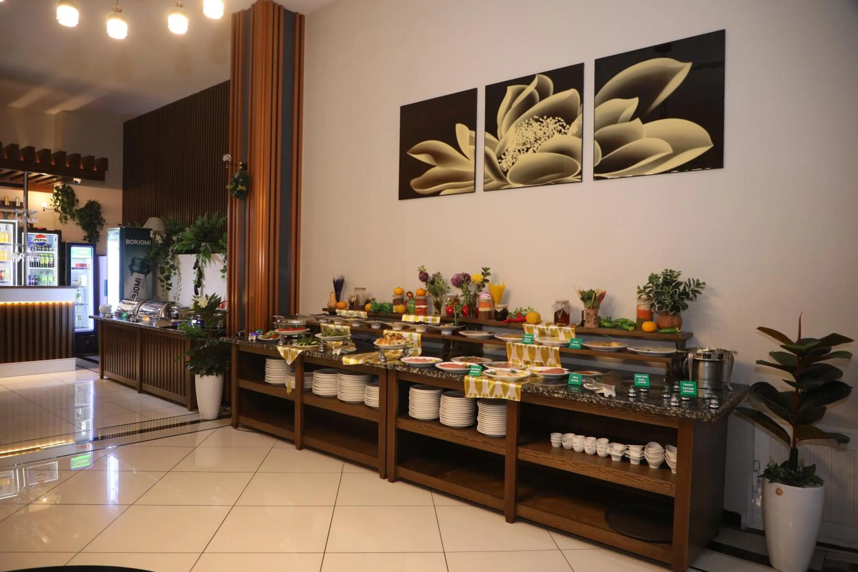 Restaurant/places to eat in Ziyorat Luxury Hotel