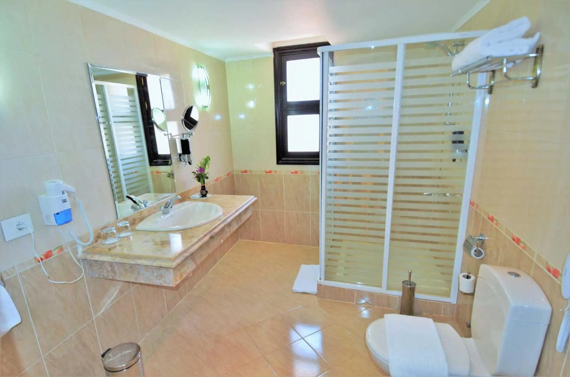 Rohanou Beach Resort