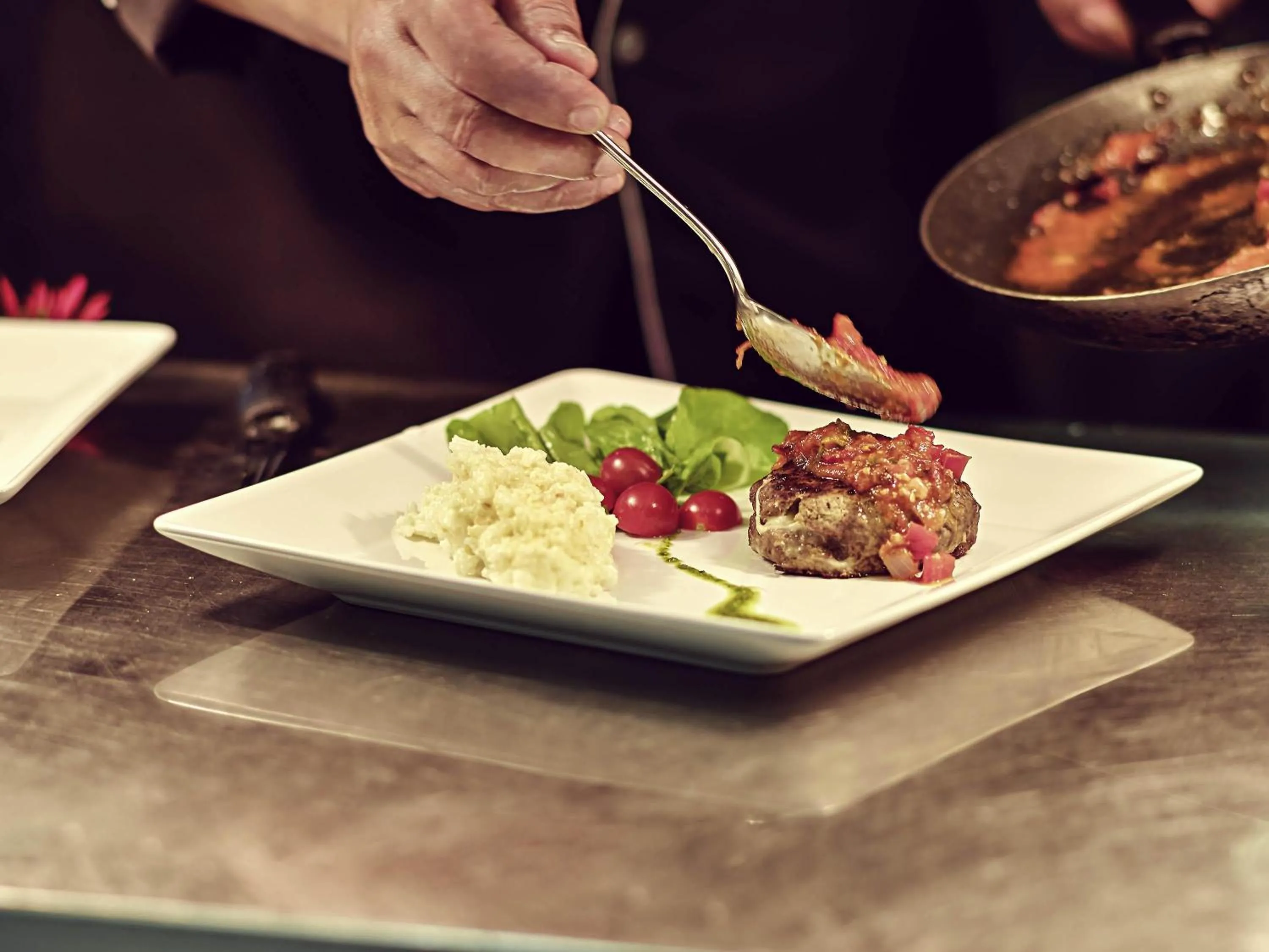 Restaurant/places to eat in Mercure Sao Jose dos Campos