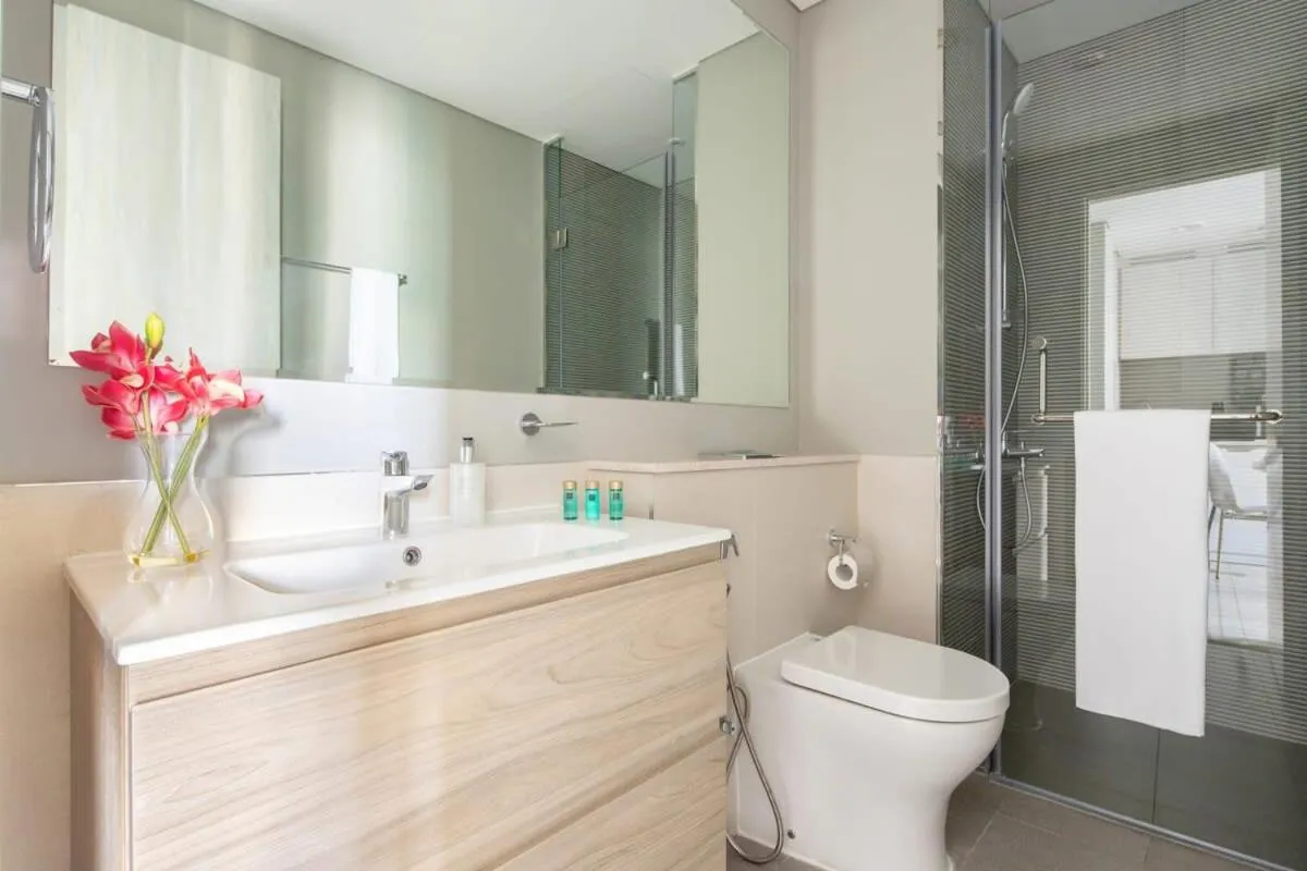 Bathroom in Frank Porter - Zada Tower