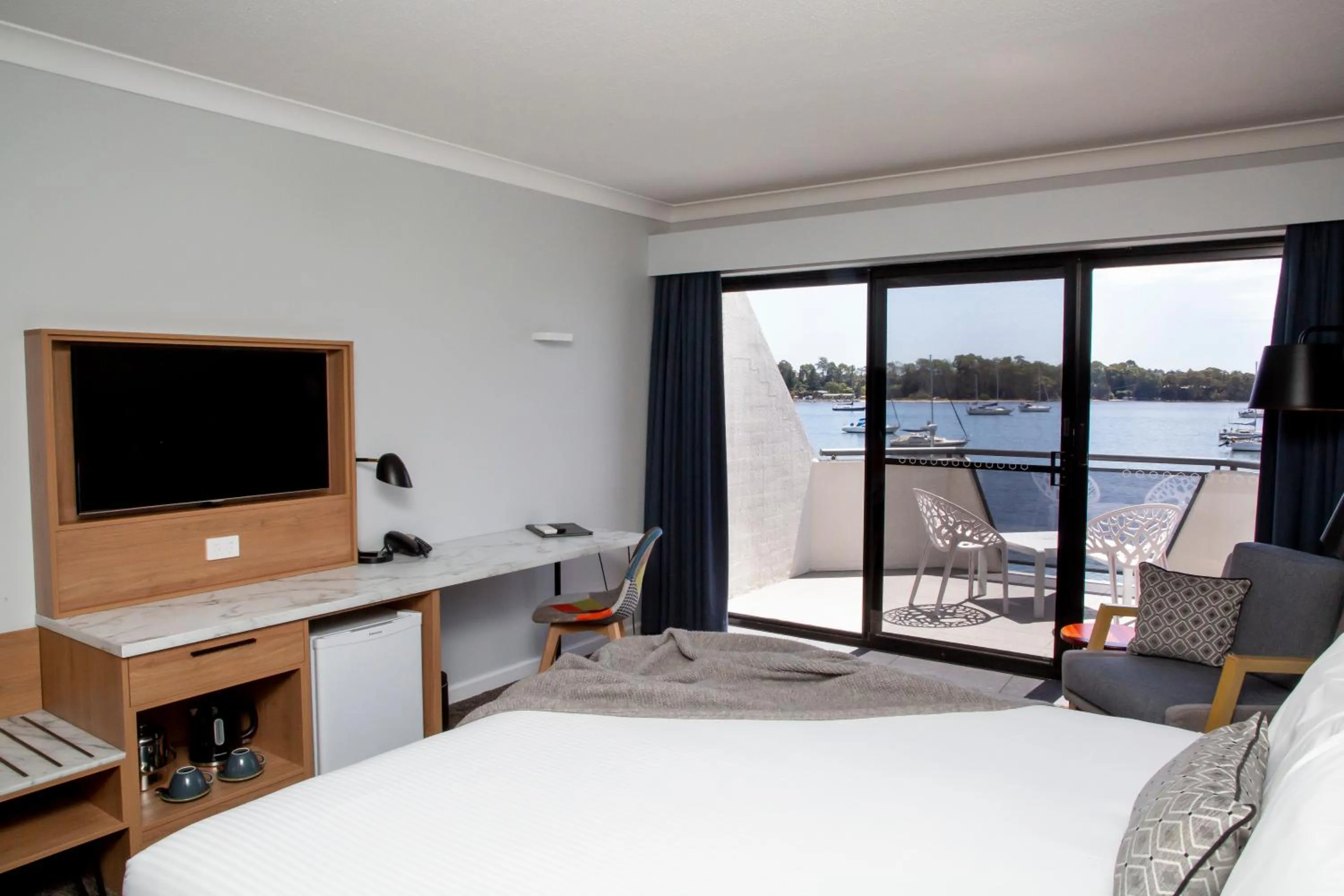 Bed in The Esplanade Motel