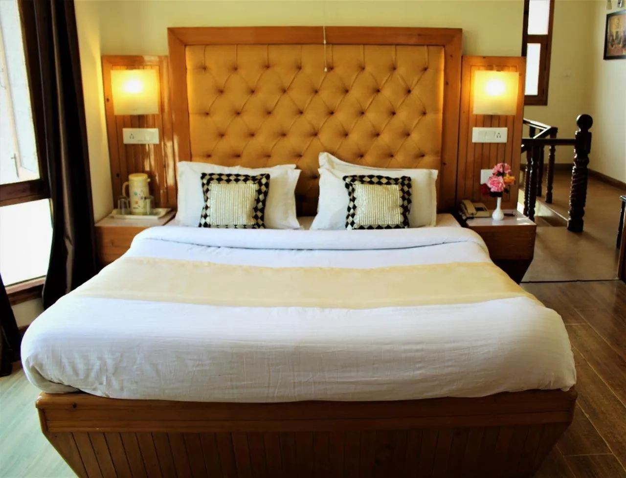 Bed in Hotel Golf Links, Mashobra