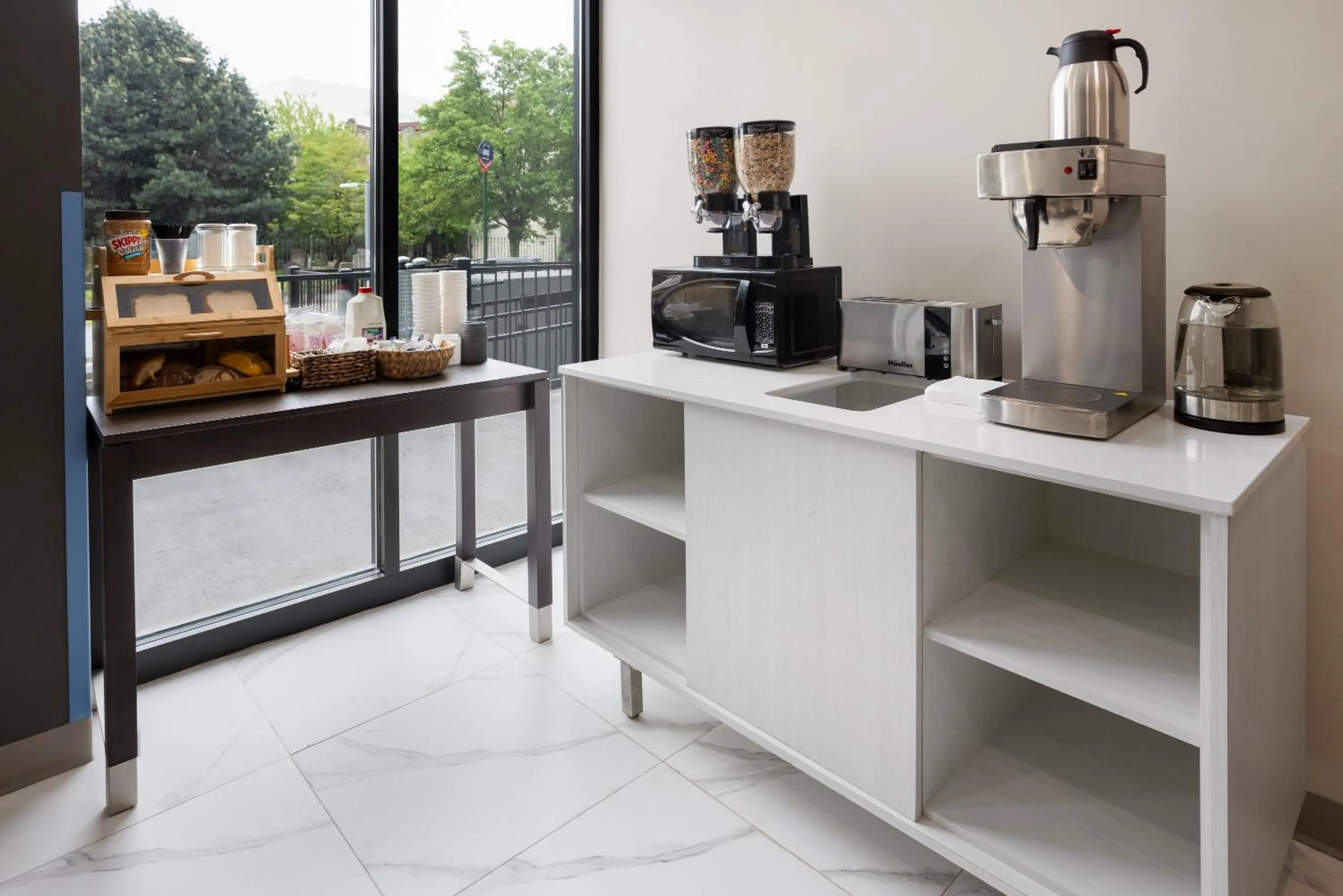 Breakfast in Days Inn by Wyndham Staten Island