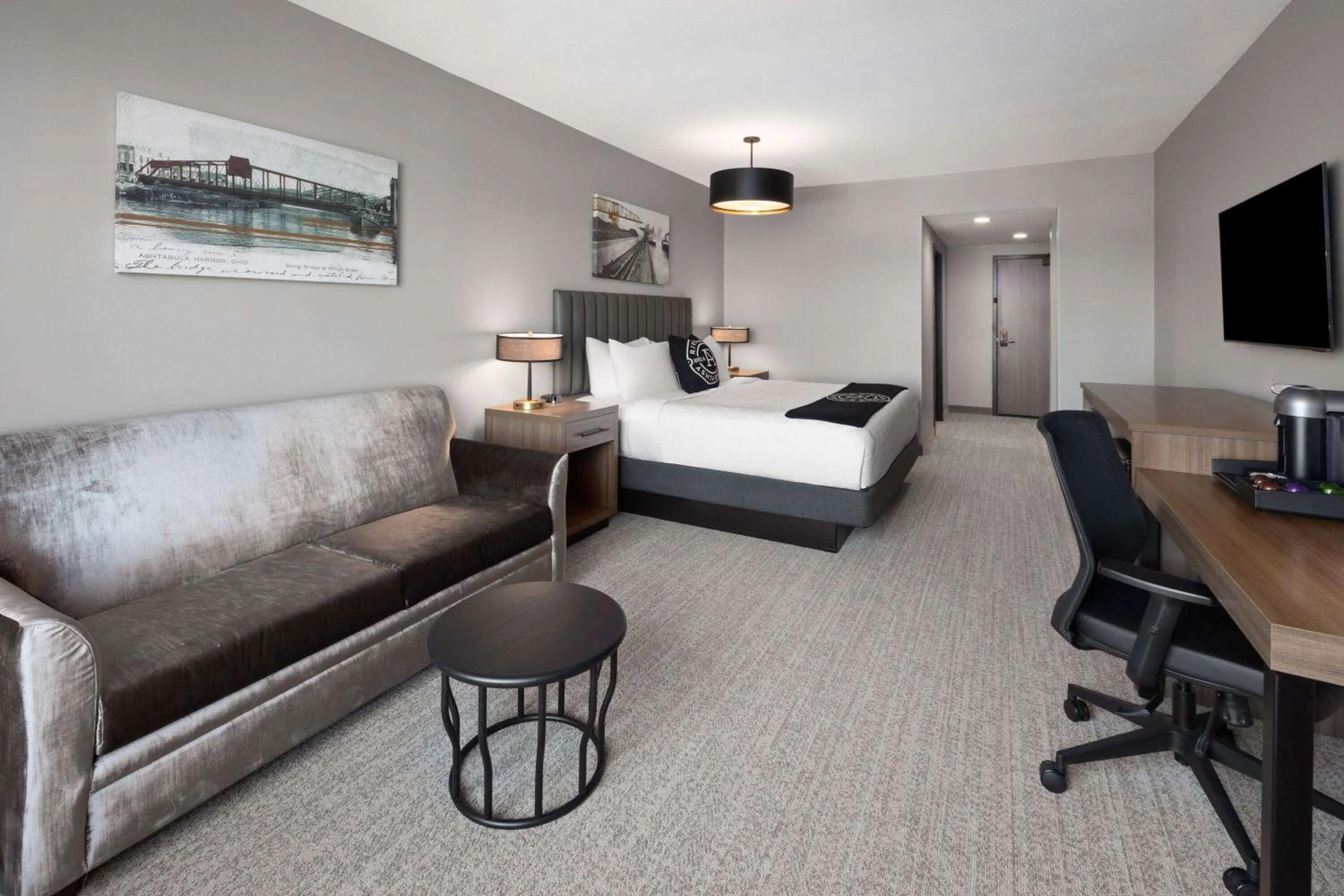 Photo of the whole room, Bed in Riverbend Hotel and Suites, Trademark Collection by Wyndham