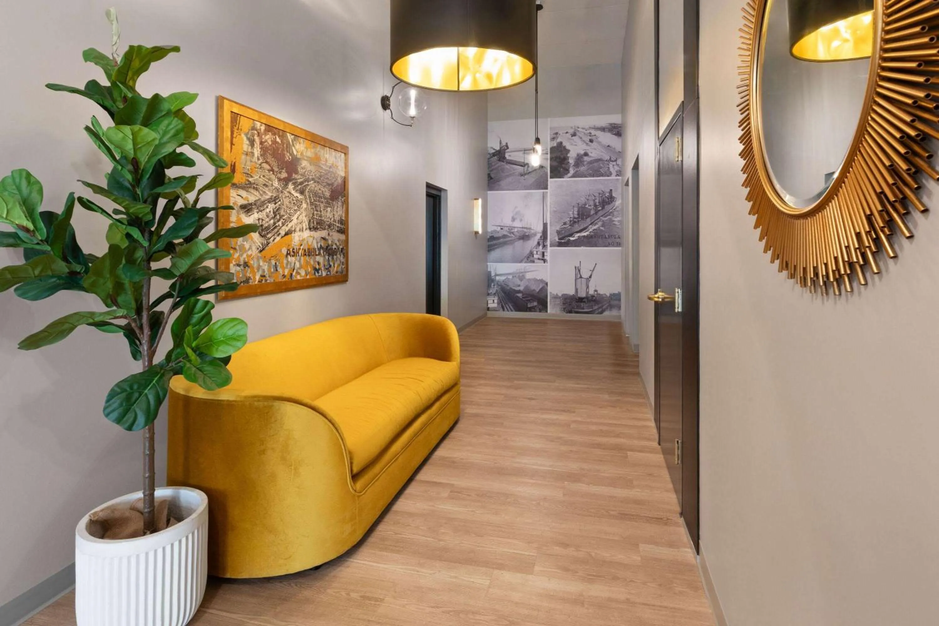 Communal lounge/ TV room in Riverbend Hotel and Suites, Trademark Collection by Wyndham