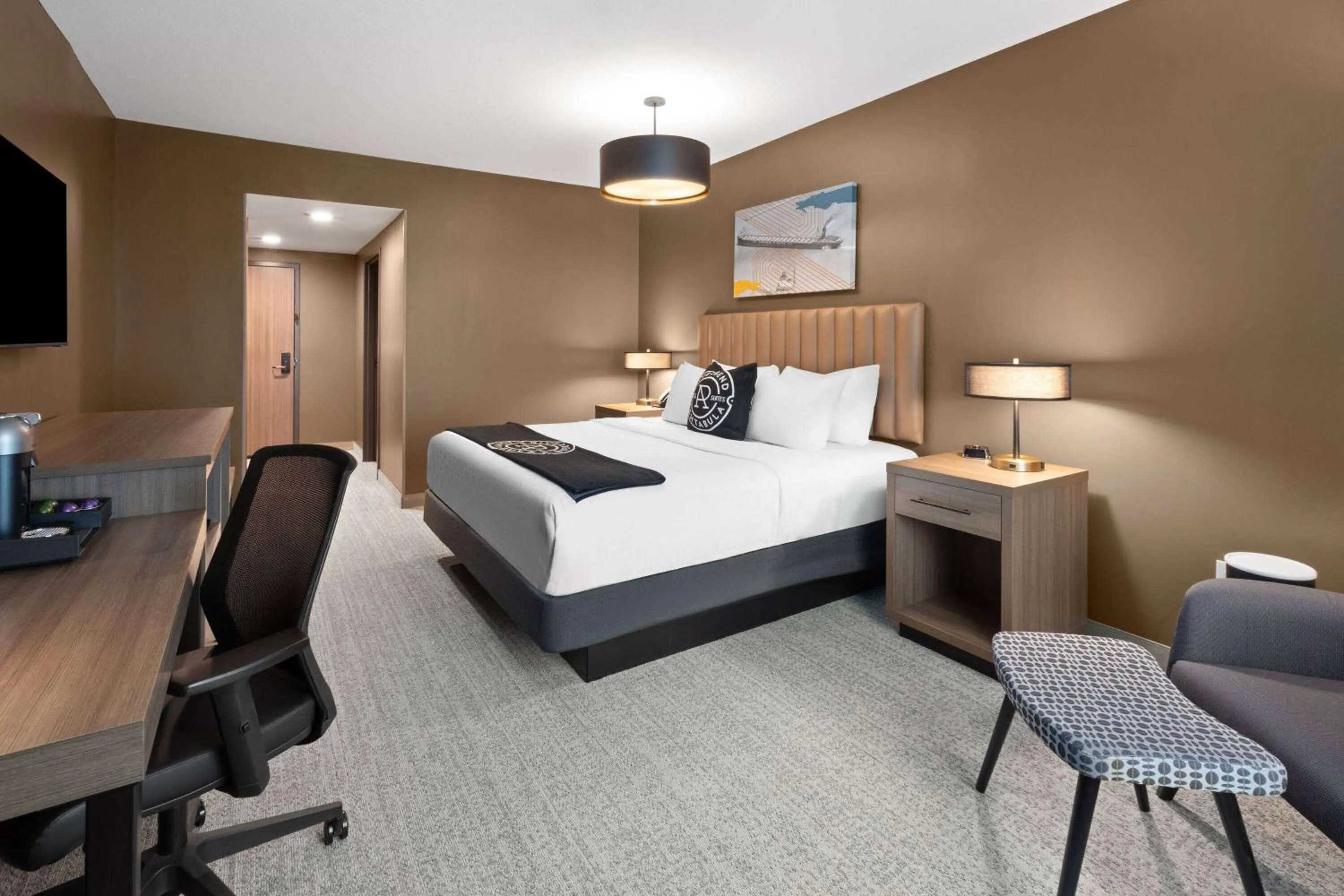 Photo of the whole room, Bed in Riverbend Hotel and Suites, Trademark Collection by Wyndham