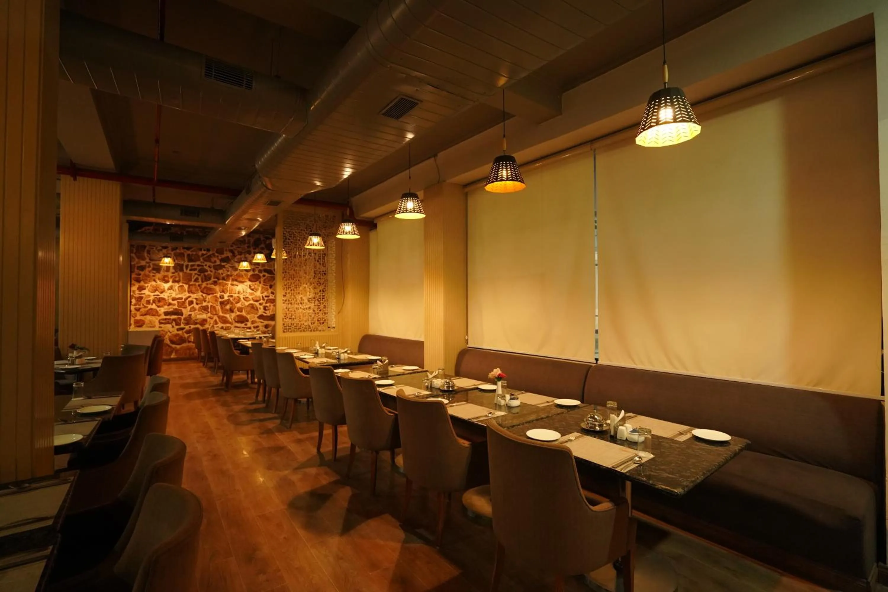 Restaurant/places to eat in Hotel Luxe Opera NH8 - 7km from IGI Airport Delhi