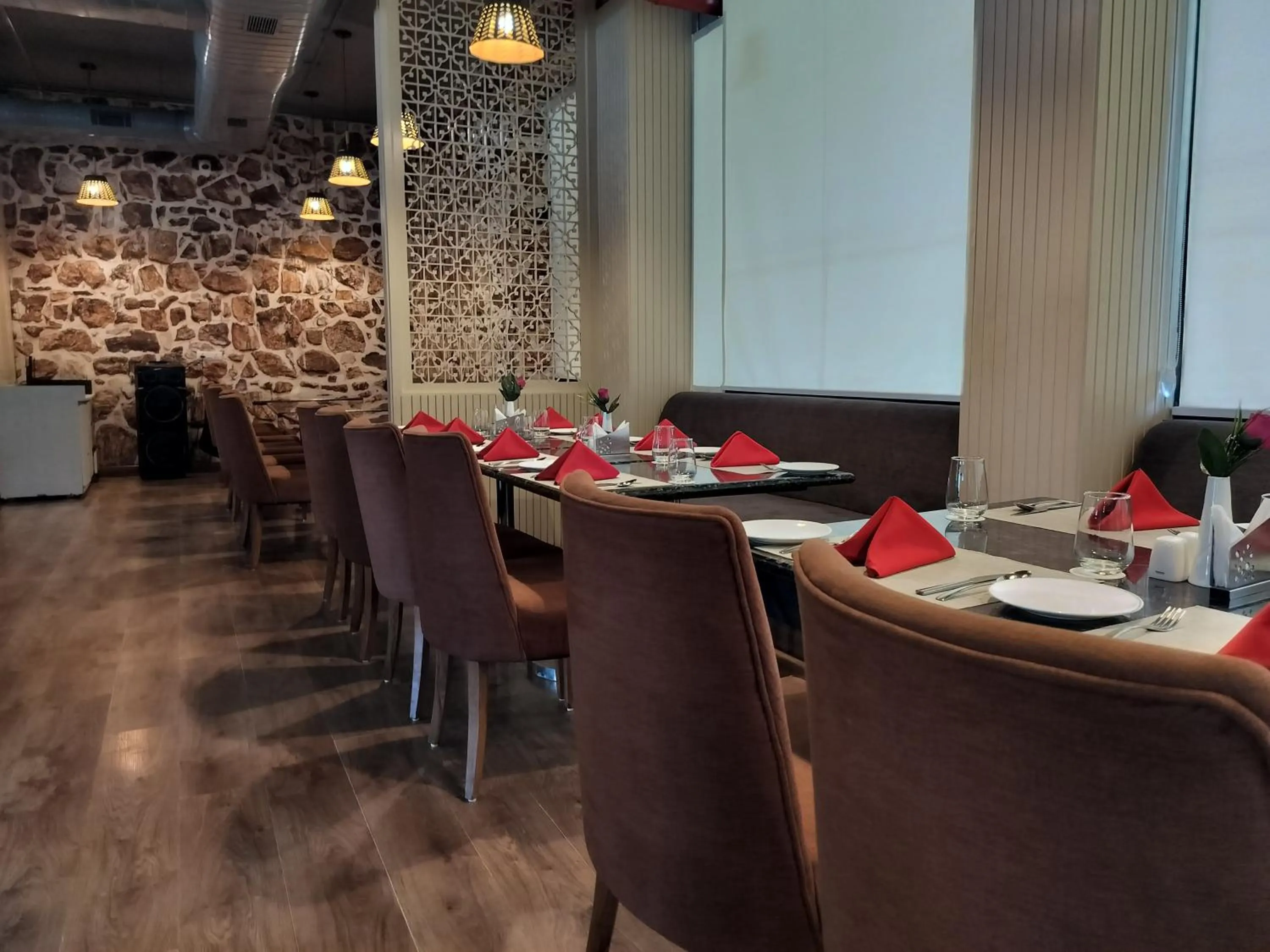 Restaurant/places to eat in Hotel Luxe Opera NH8 - 7km from IGI Airport Delhi