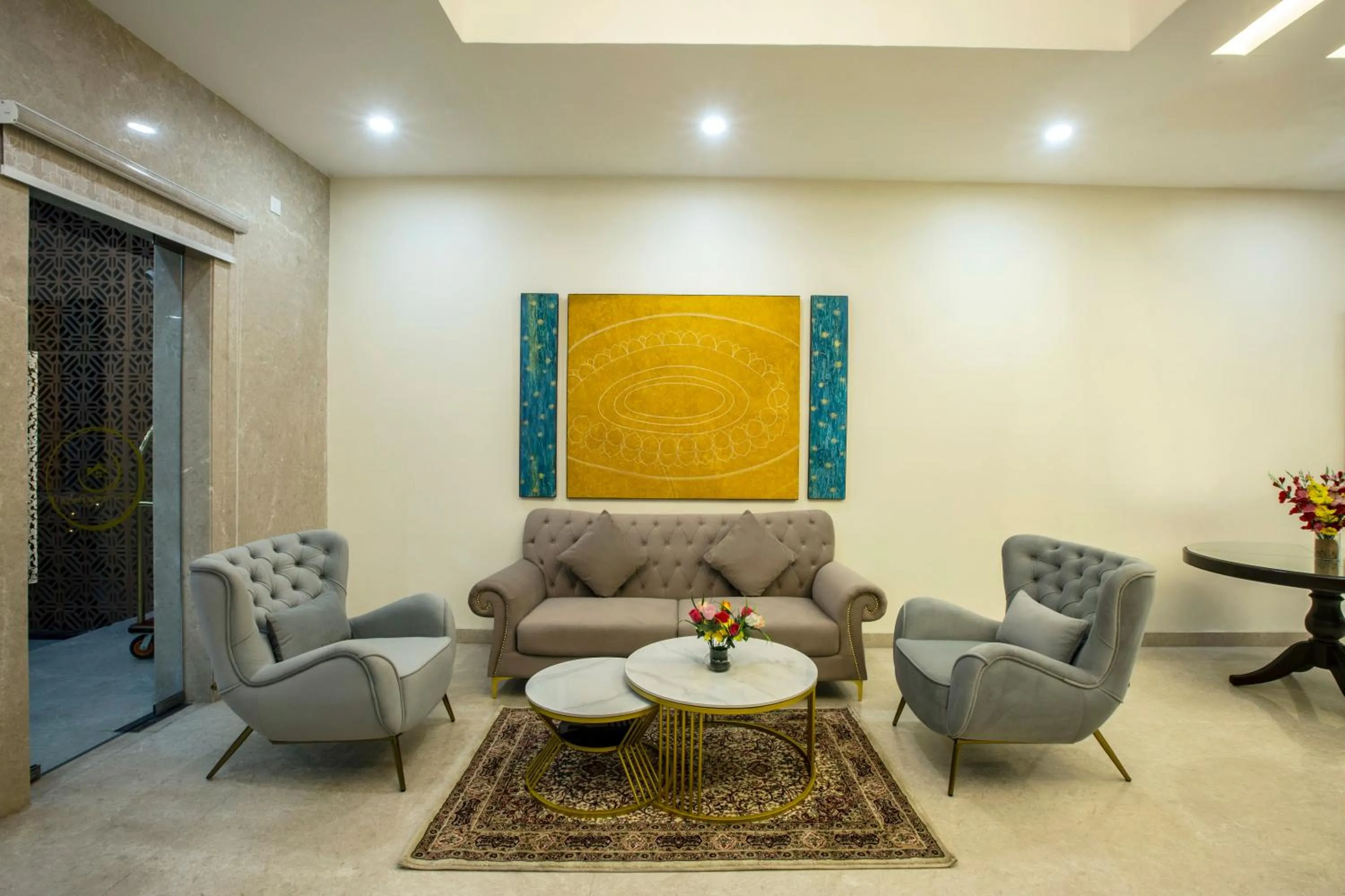 Lobby or reception in Hotel Luxe Opera NH8 - 7km from IGI Airport Delhi