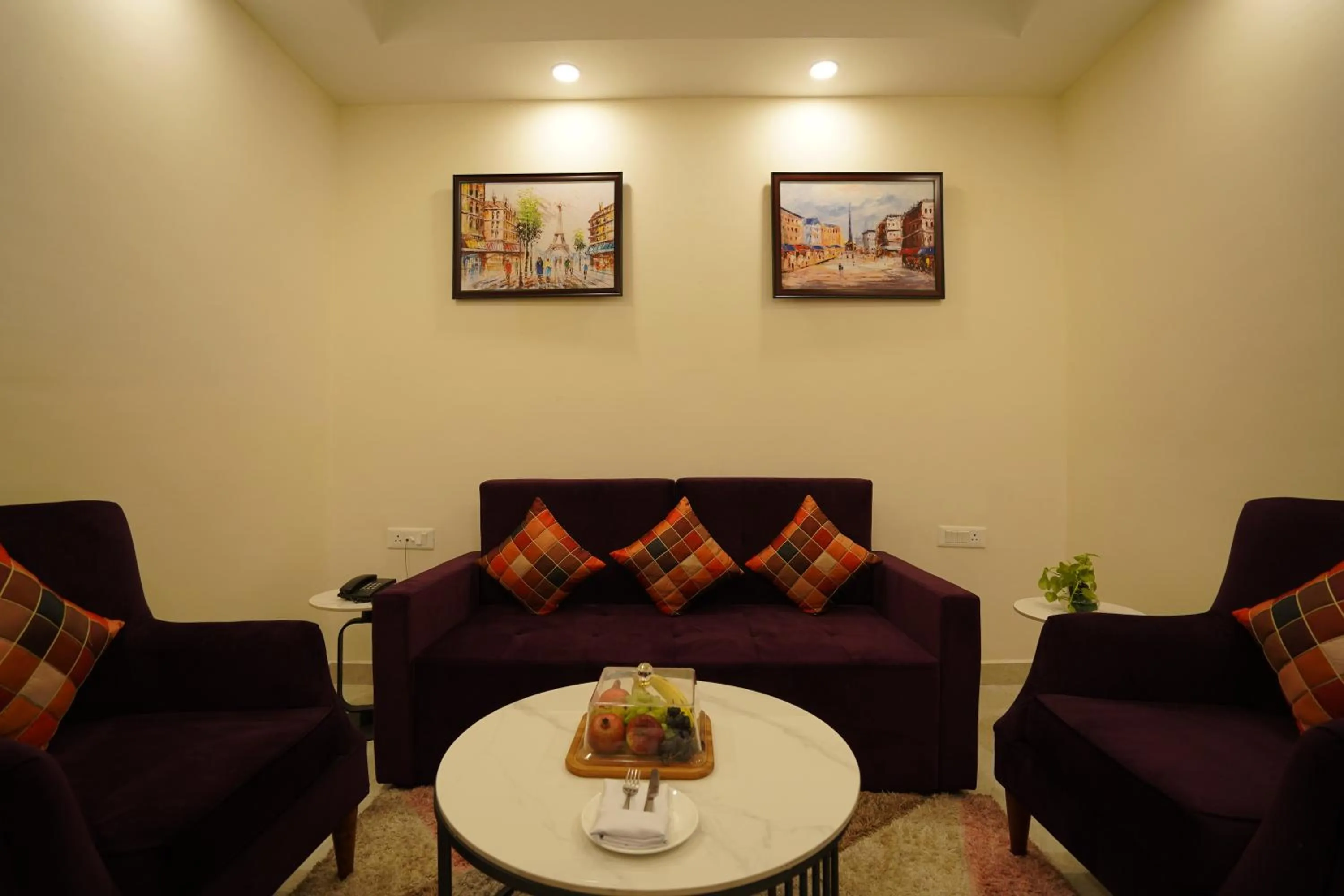 Living room in Hotel Luxe Opera NH8 - 7km from IGI Airport Delhi