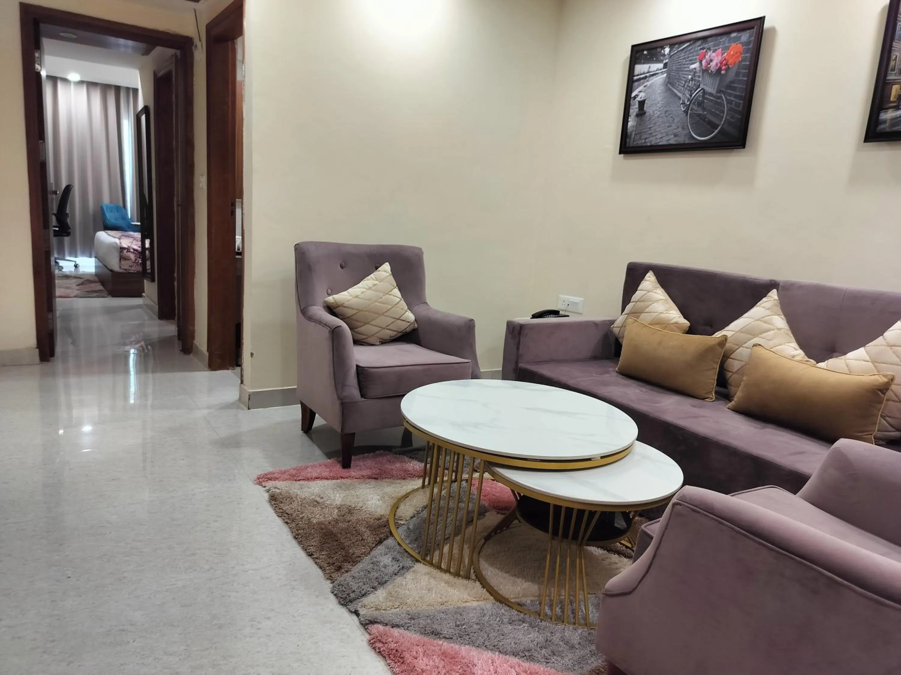 Living room in Hotel Luxe Opera NH8 - 7km from IGI Airport Delhi