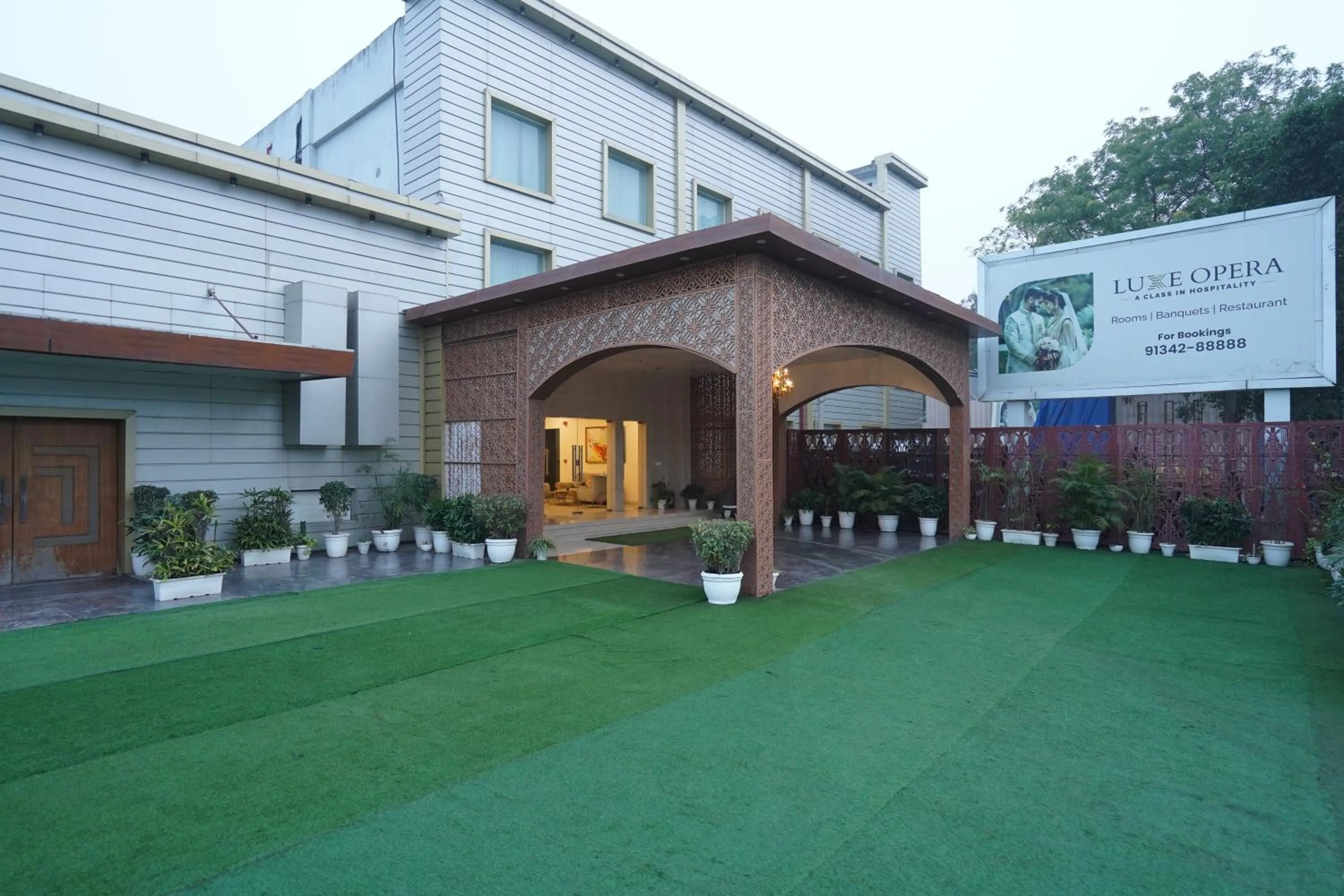 Facade/entrance in Hotel Luxe Opera NH8 - 7km from IGI Airport Delhi