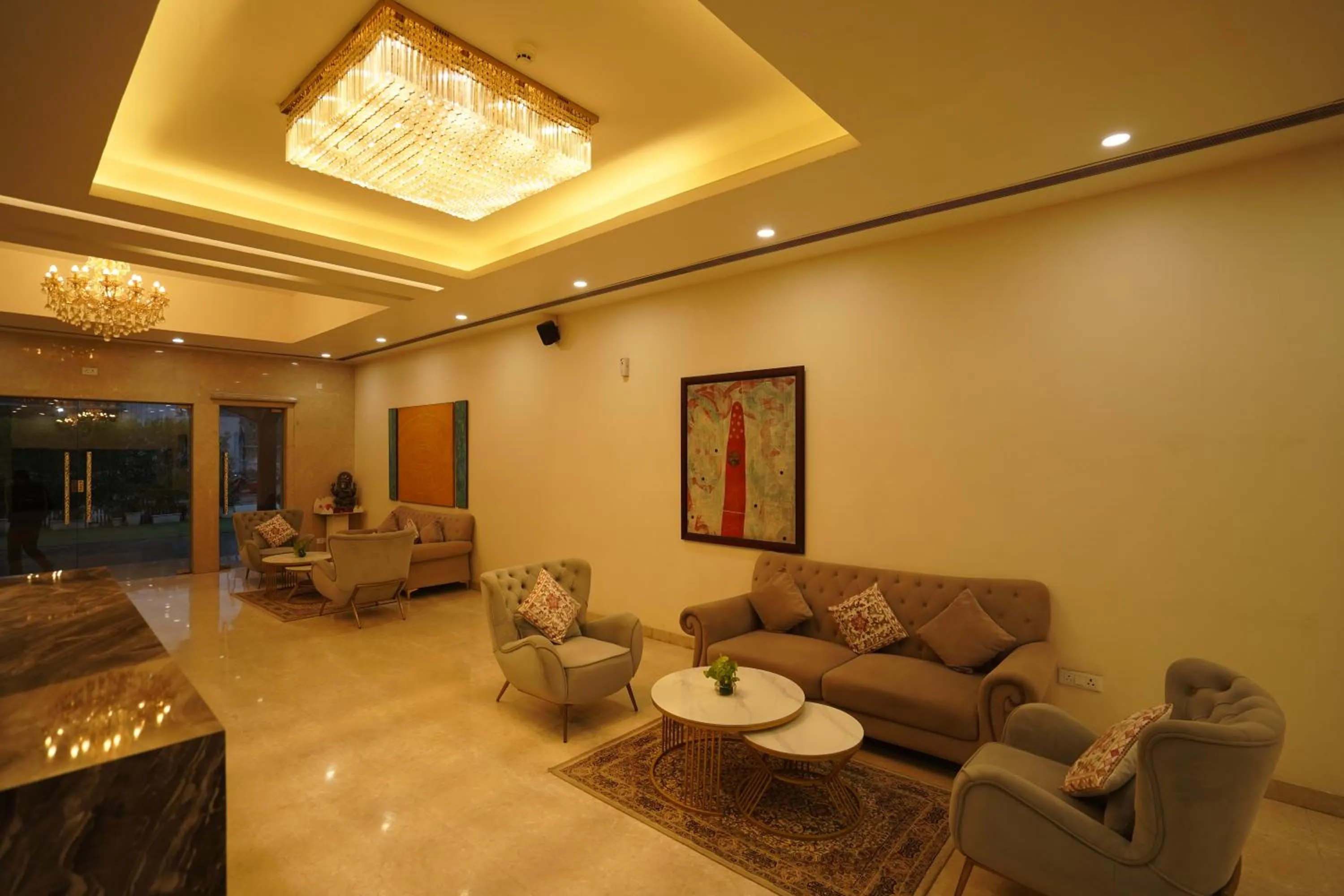 Lobby or reception in Hotel Luxe Opera NH8 - 7km from IGI Airport Delhi