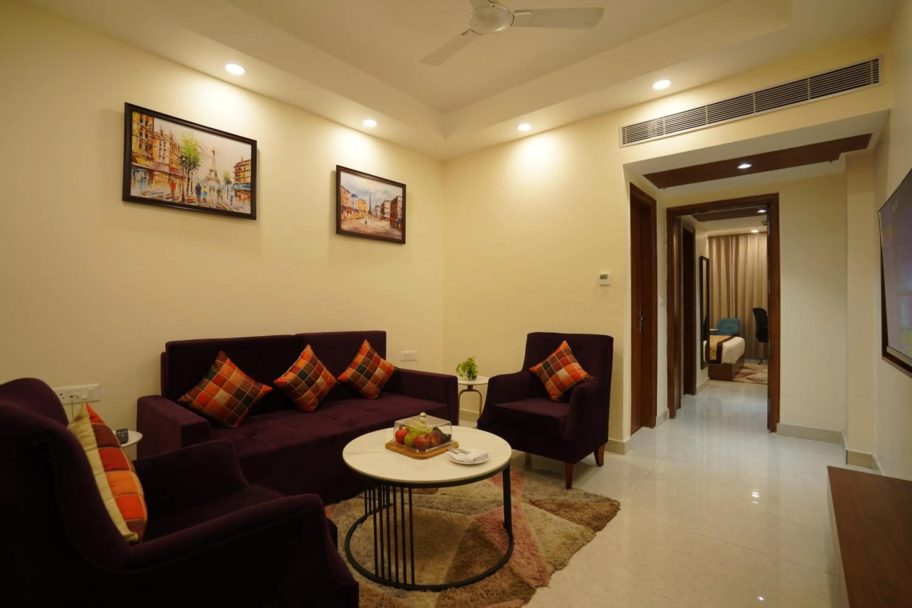 Living room in Hotel Luxe Opera NH8 - 7km from IGI Airport Delhi