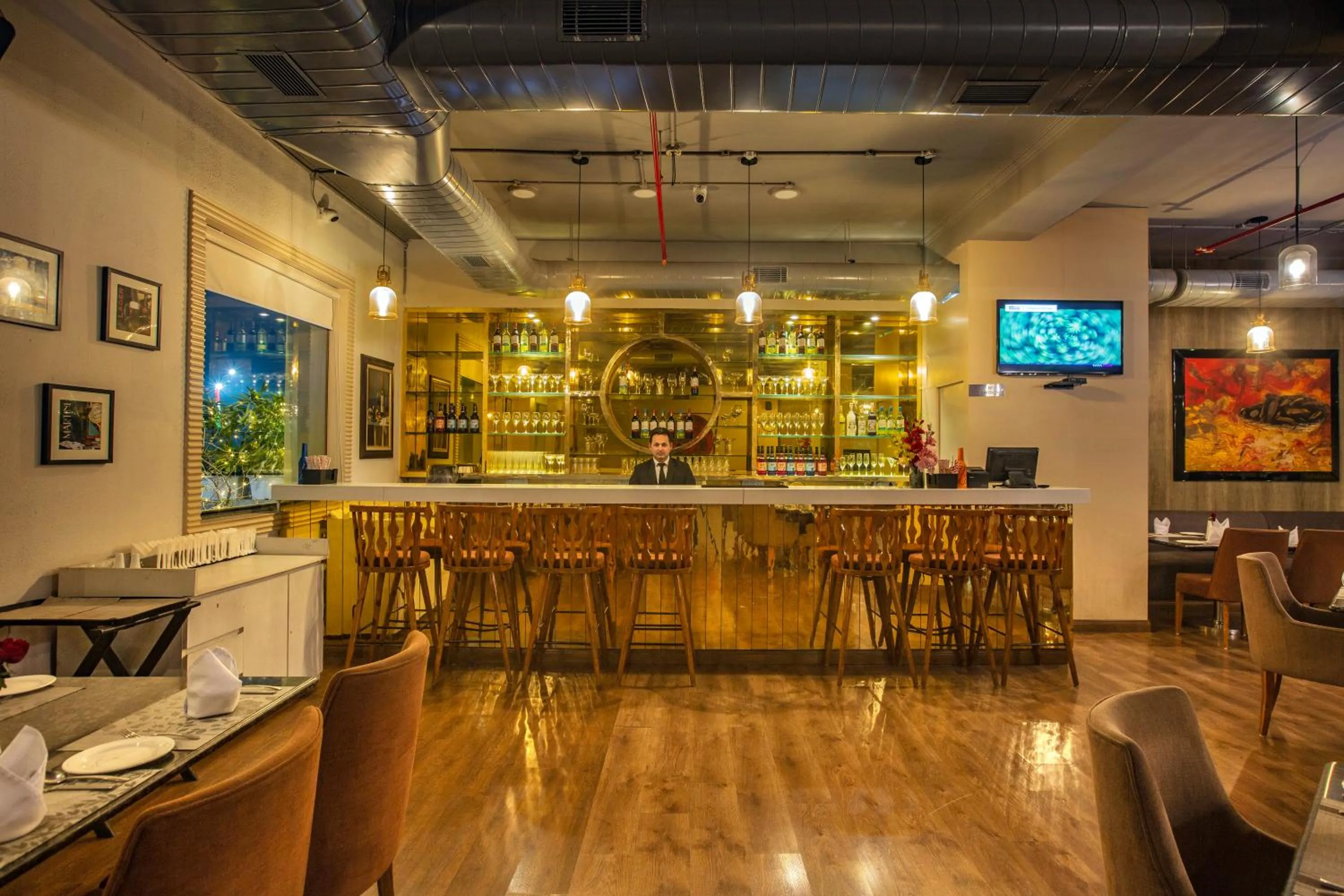 Lounge or bar in Hotel Luxe Opera NH8 - 7km from IGI Airport Delhi