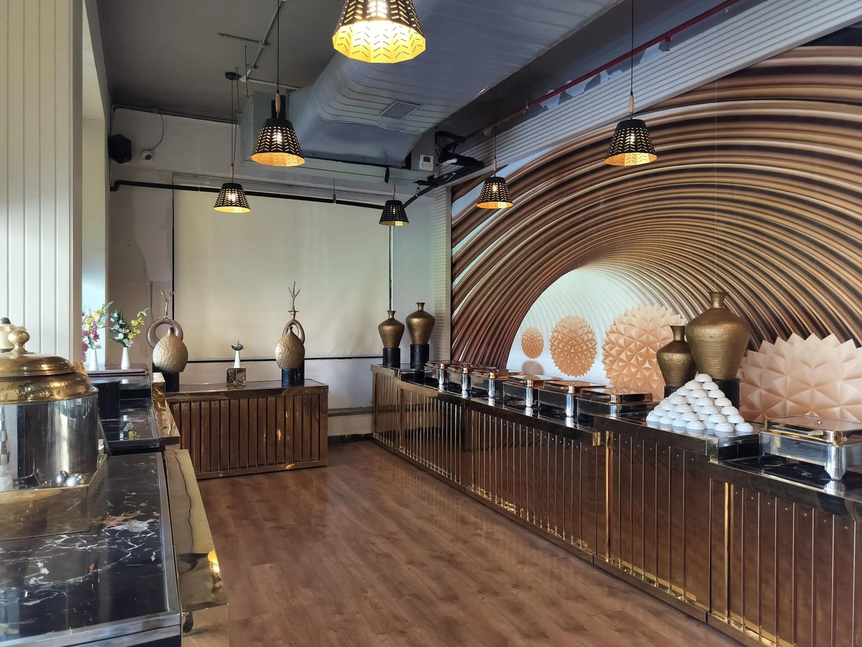 Restaurant/places to eat in Hotel Luxe Opera NH8 - 7km from IGI Airport Delhi