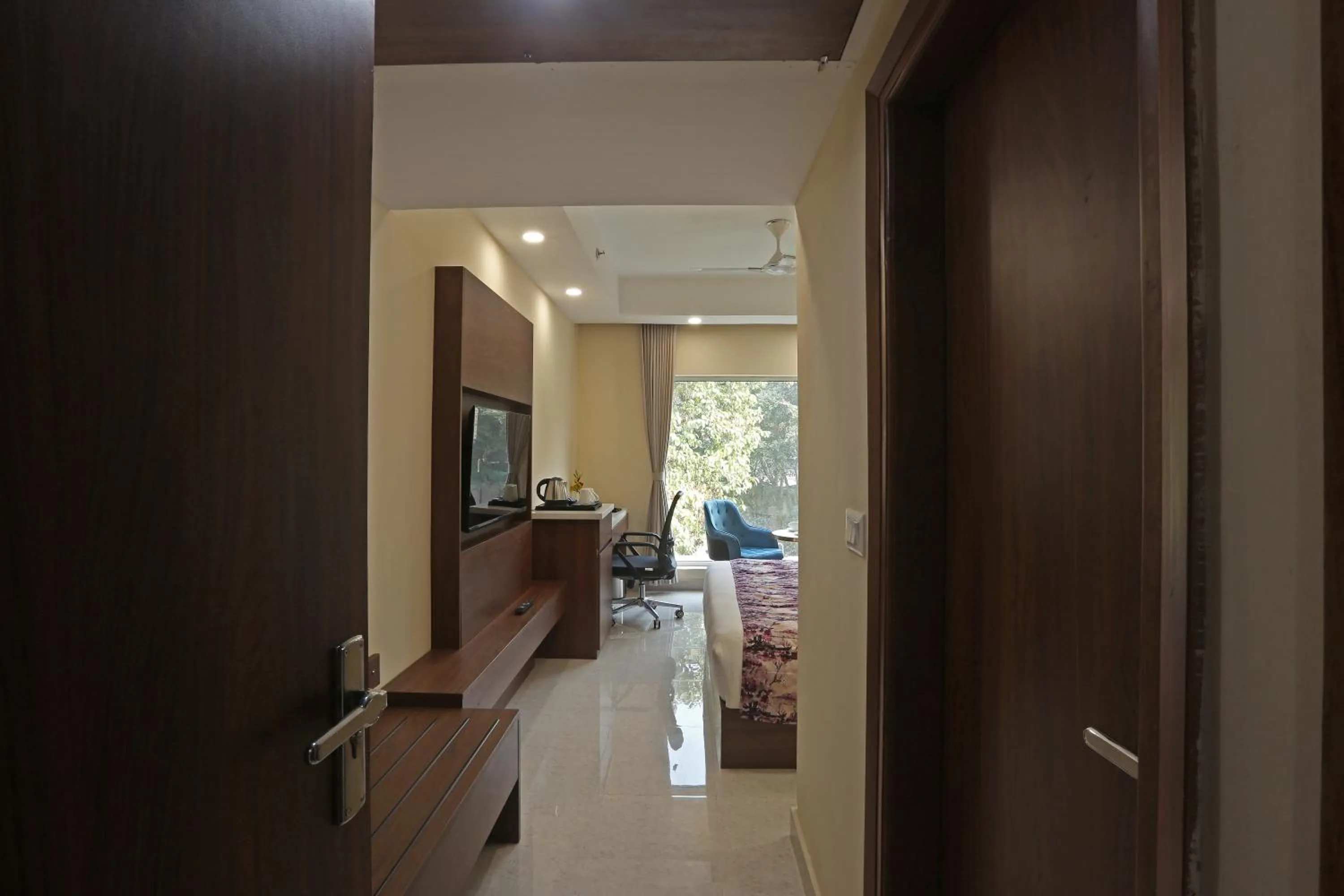 Bedroom in Hotel Luxe Opera NH8 - 7km from IGI Airport Delhi