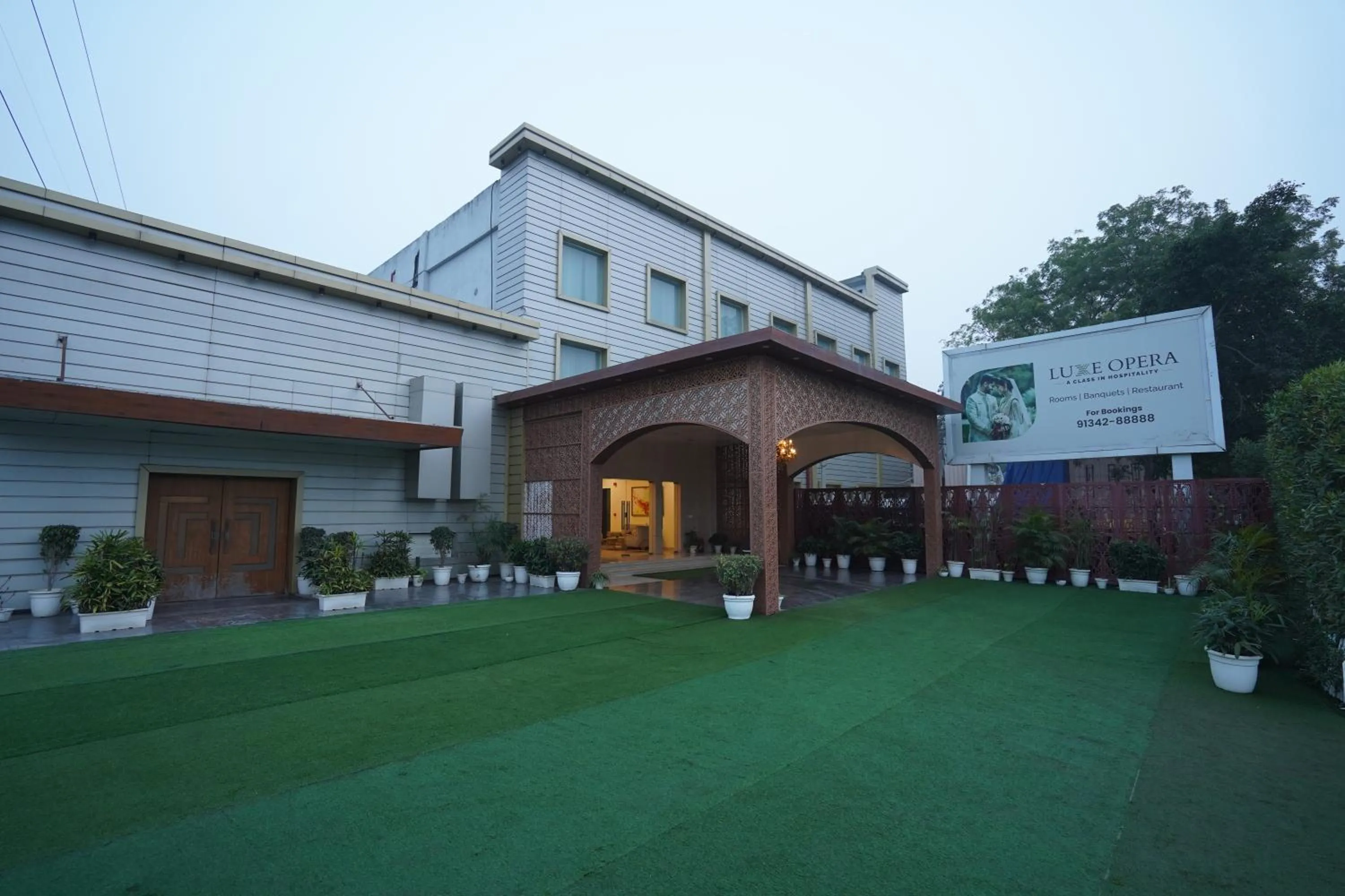 Property building in Hotel Luxe Opera NH8 - 7km from IGI Airport Delhi