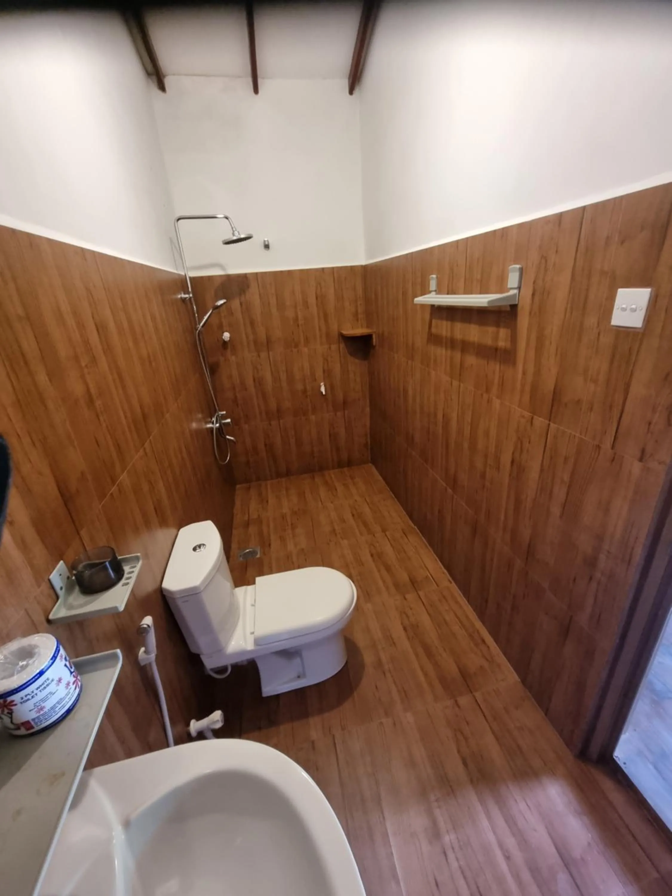 Shower in Liyon Rest sigiriya