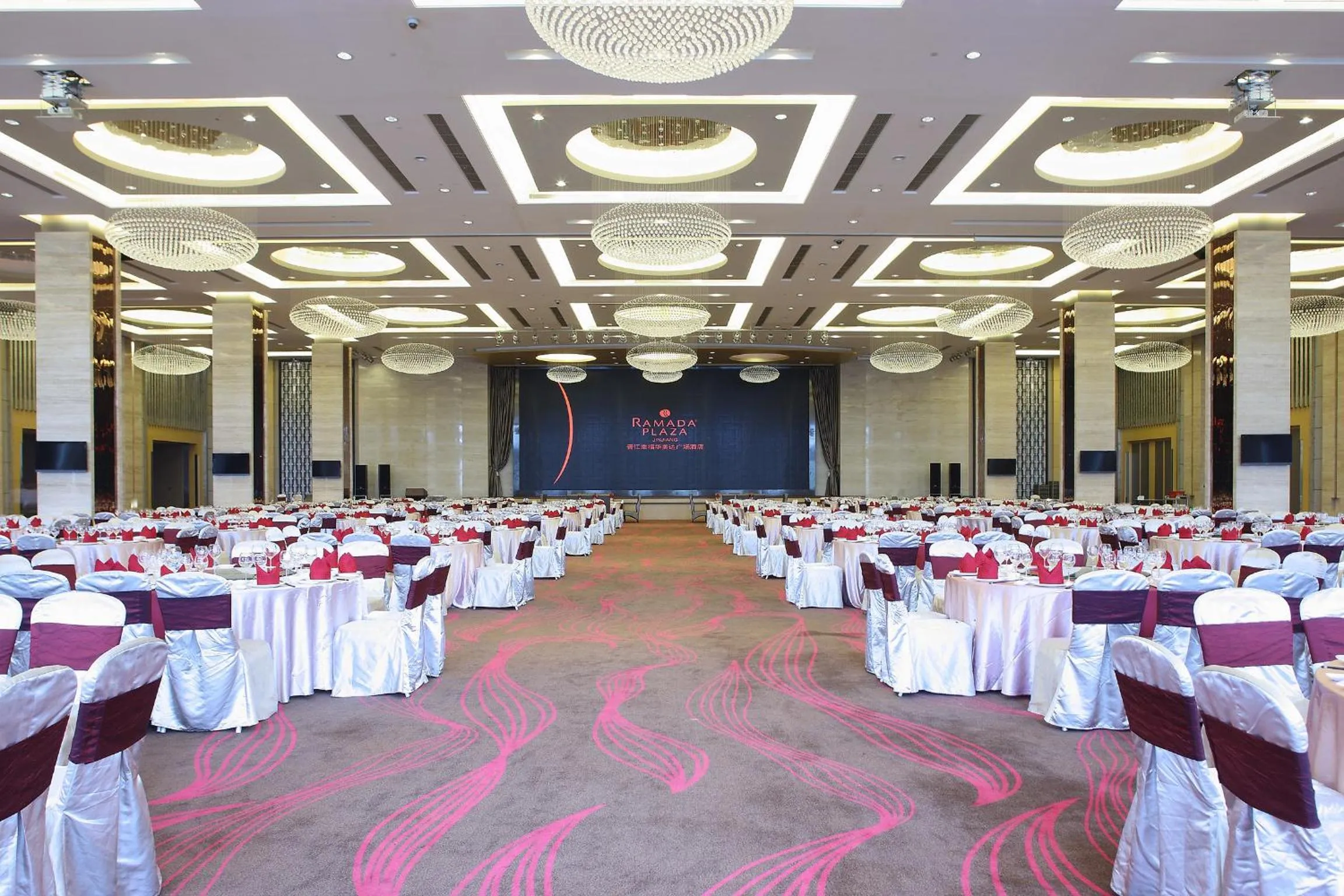 Restaurant/places to eat in Wyndham JinJiang Hotel