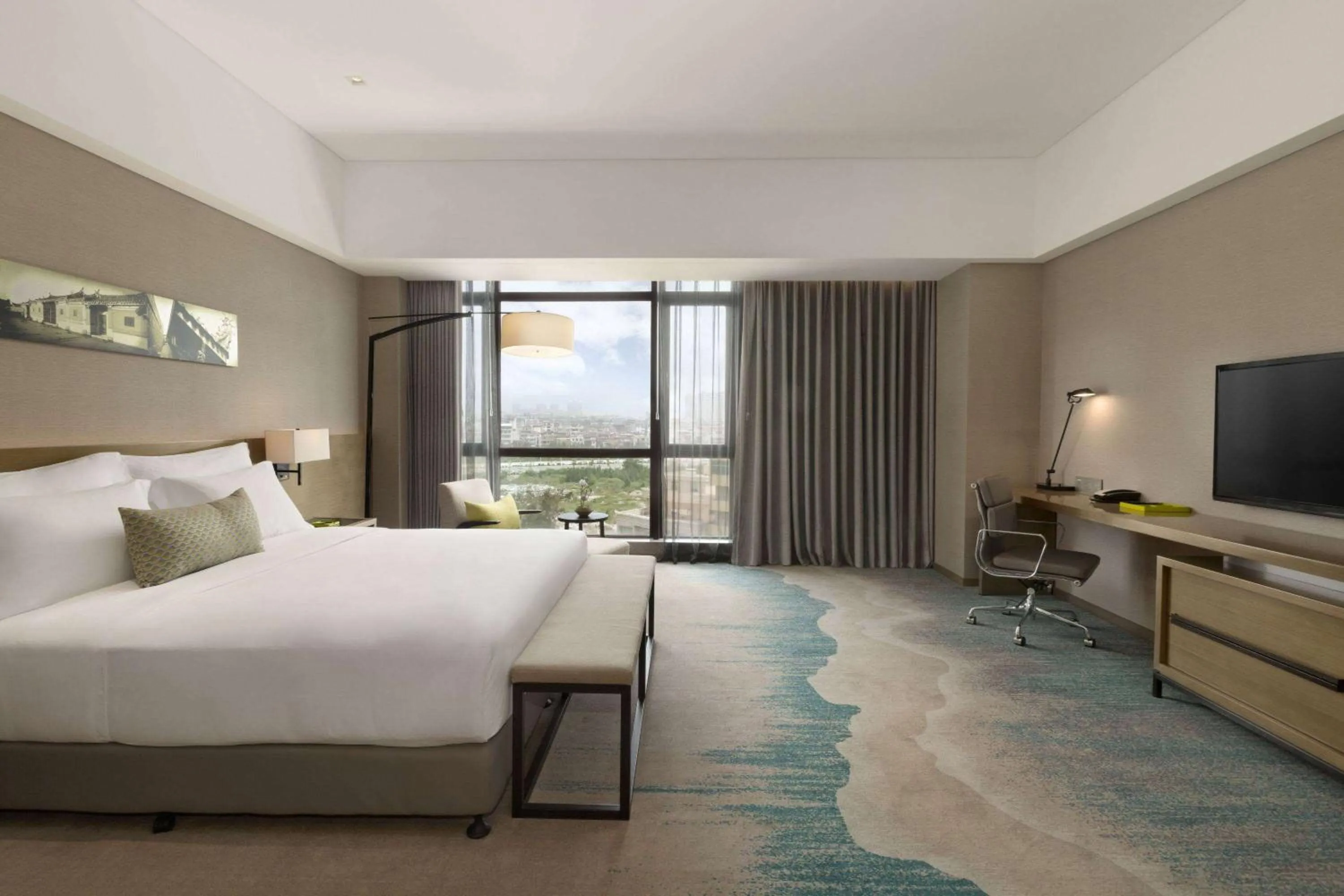 Photo of the whole room, Bed in Wyndham JinJiang Hotel