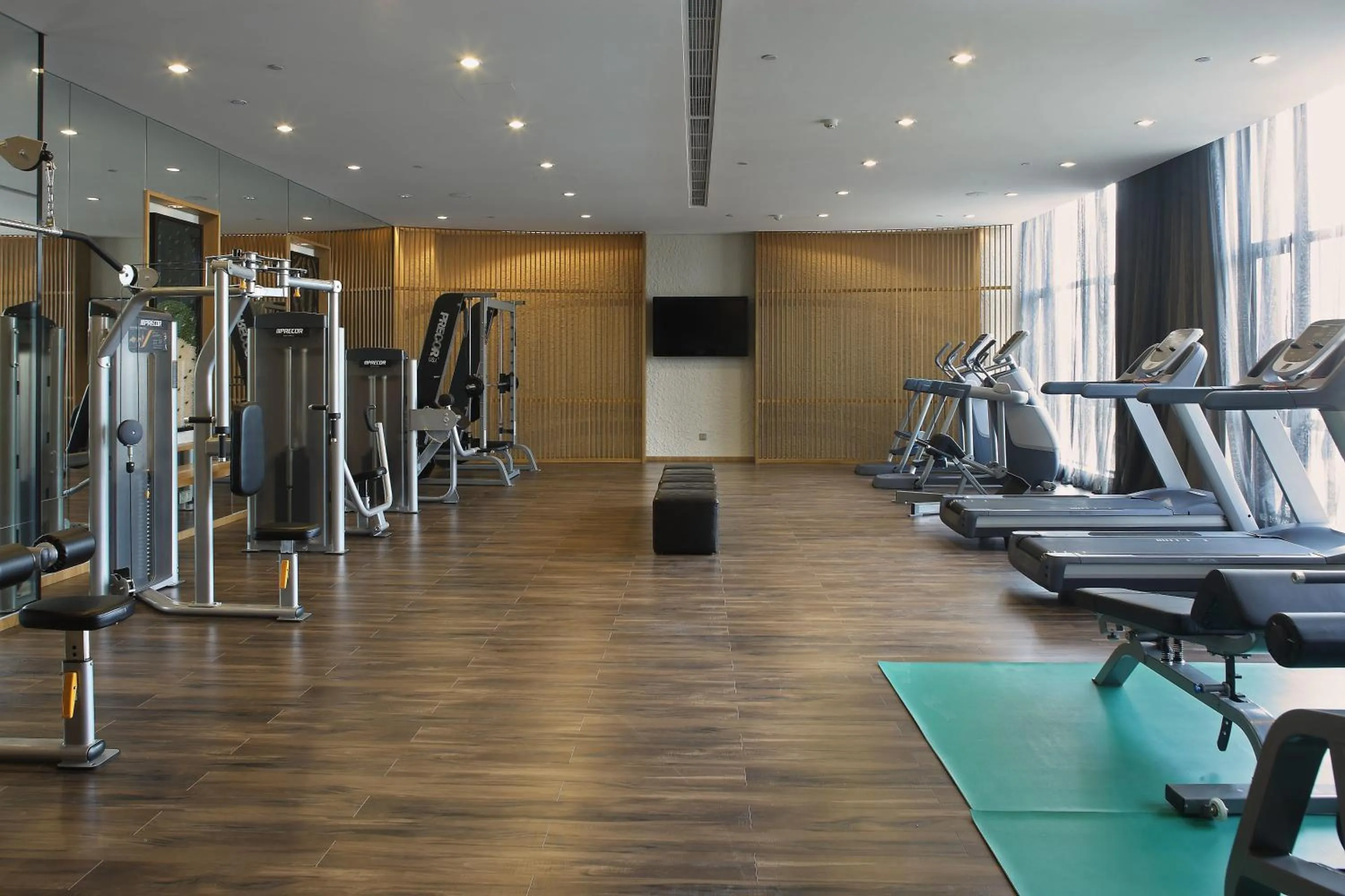 Fitness centre/facilities in Wyndham JinJiang Hotel