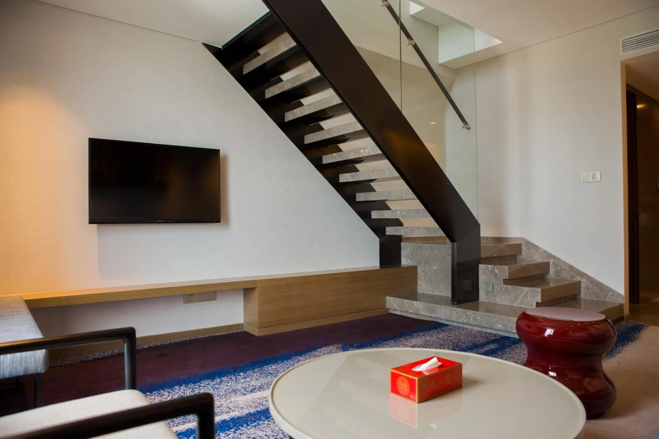 Living room in Wyndham JinJiang Hotel