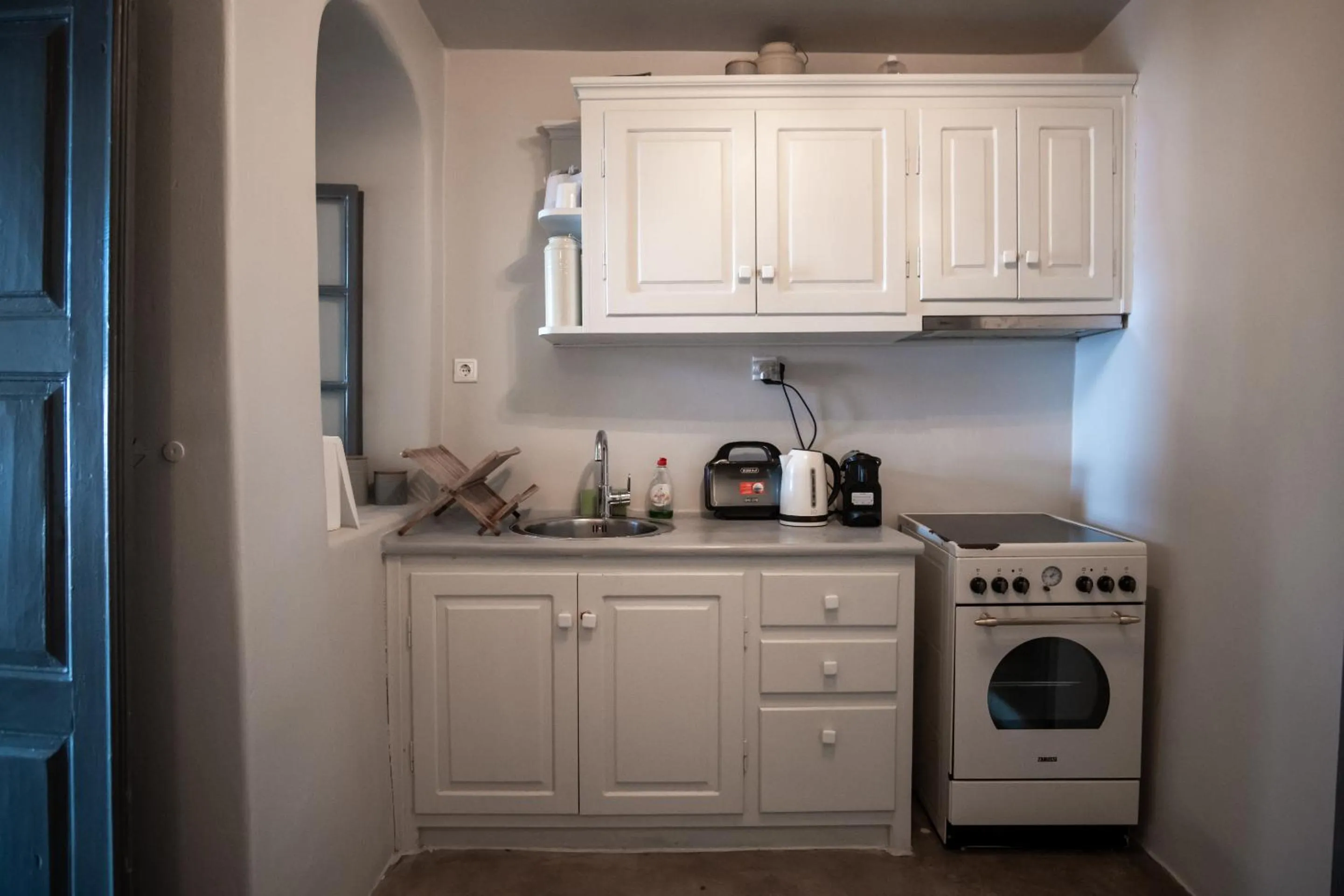Kitchen or kitchenette in Alafouzou Cave Loft