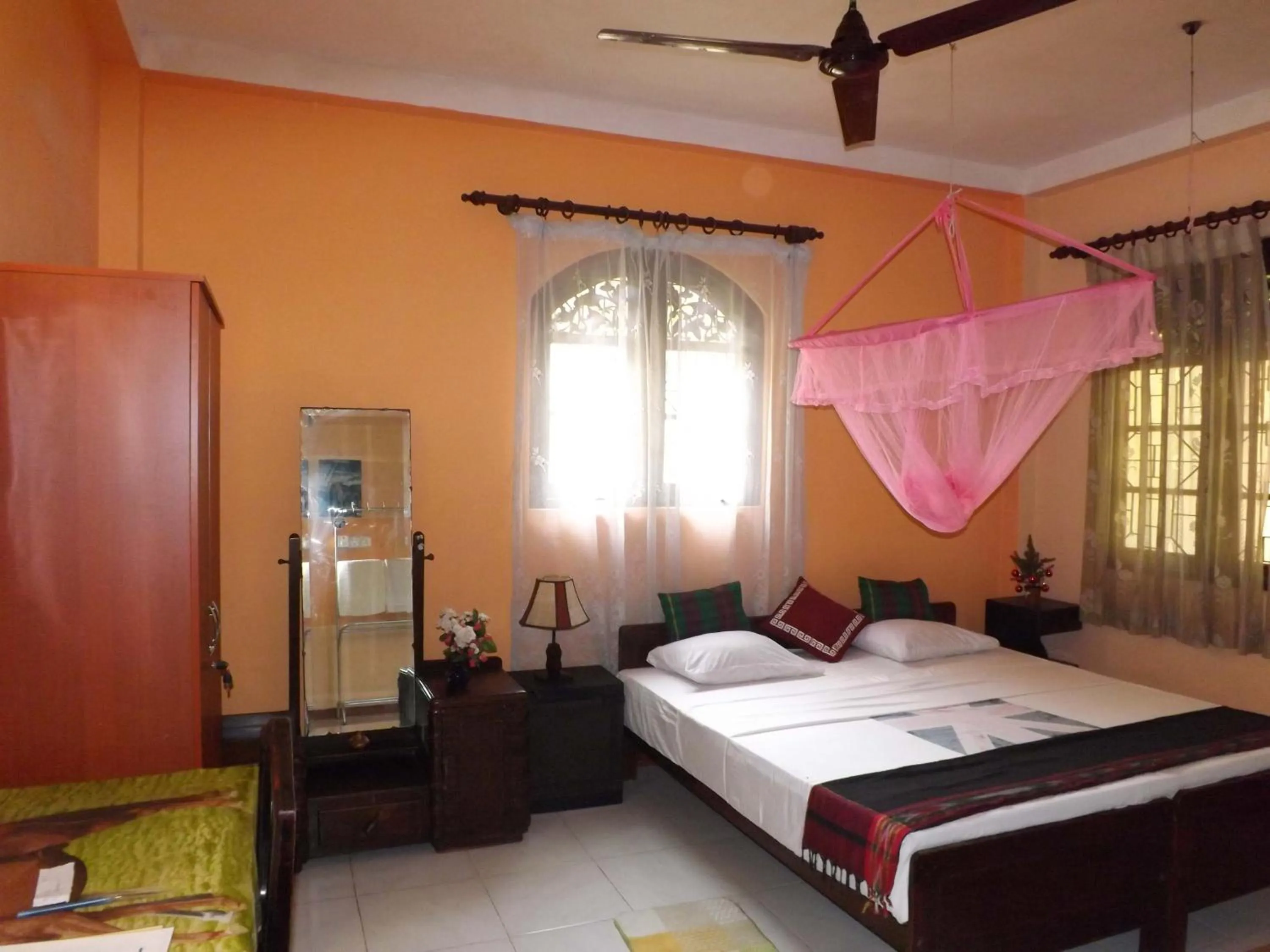 Bedroom, Bed in Holiday Nest Bed & Breakfast