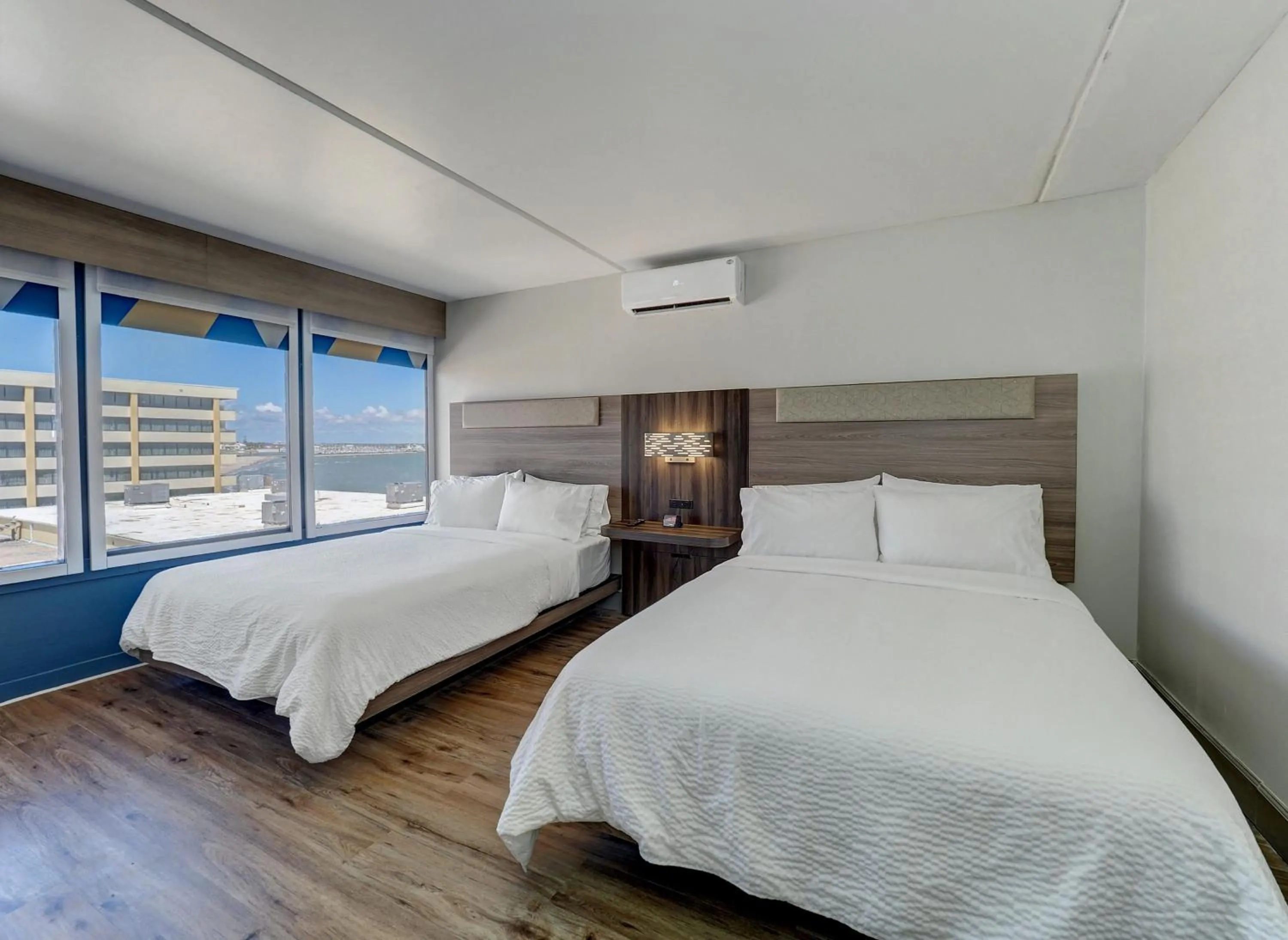 Photo of the whole room, Bed in Holiday Inn Express Corpus Christi - Beachfront by IHG