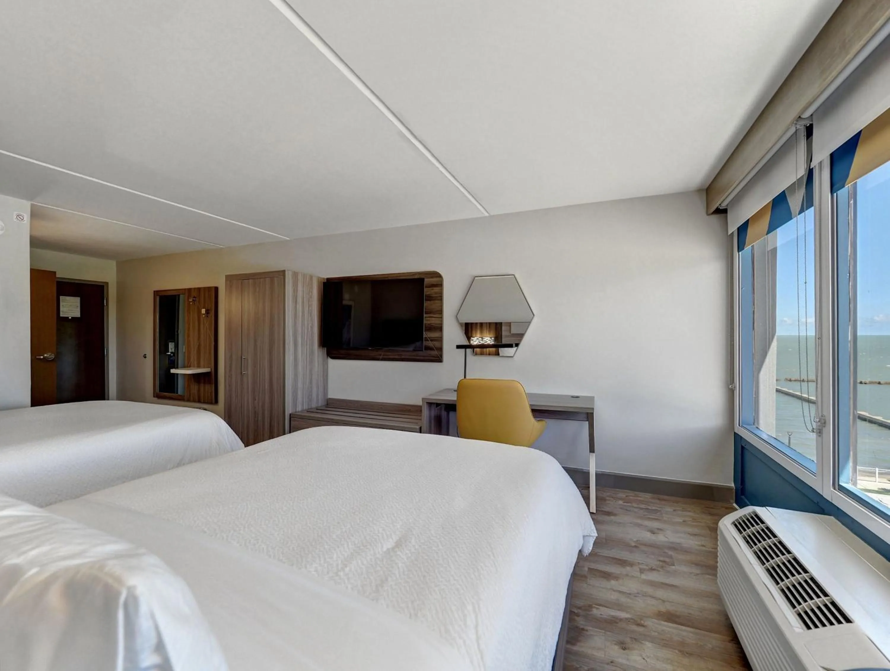 Photo of the whole room, Bed in Holiday Inn Express Corpus Christi - Beachfront by IHG