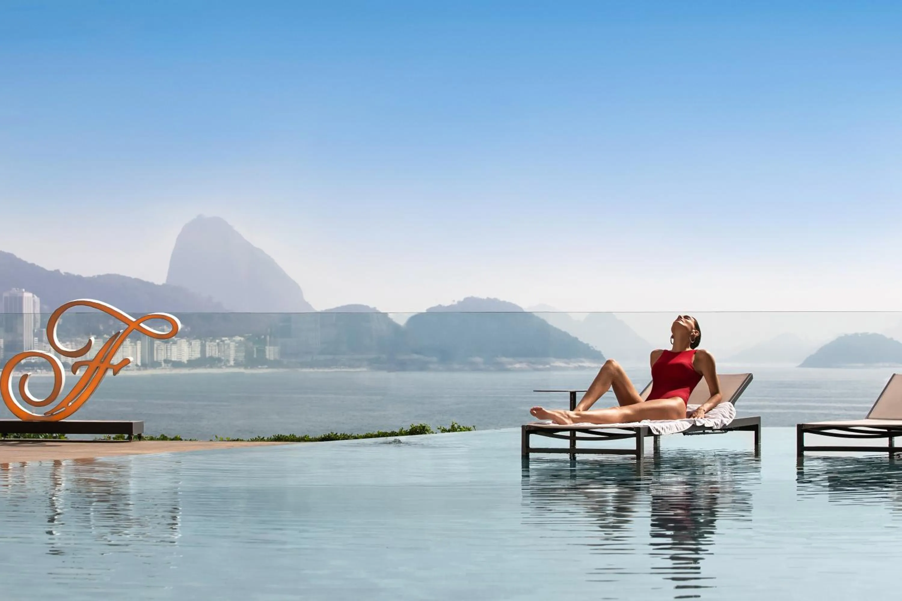 Swimming pool in Fairmont Rio de Janeiro Copacabana