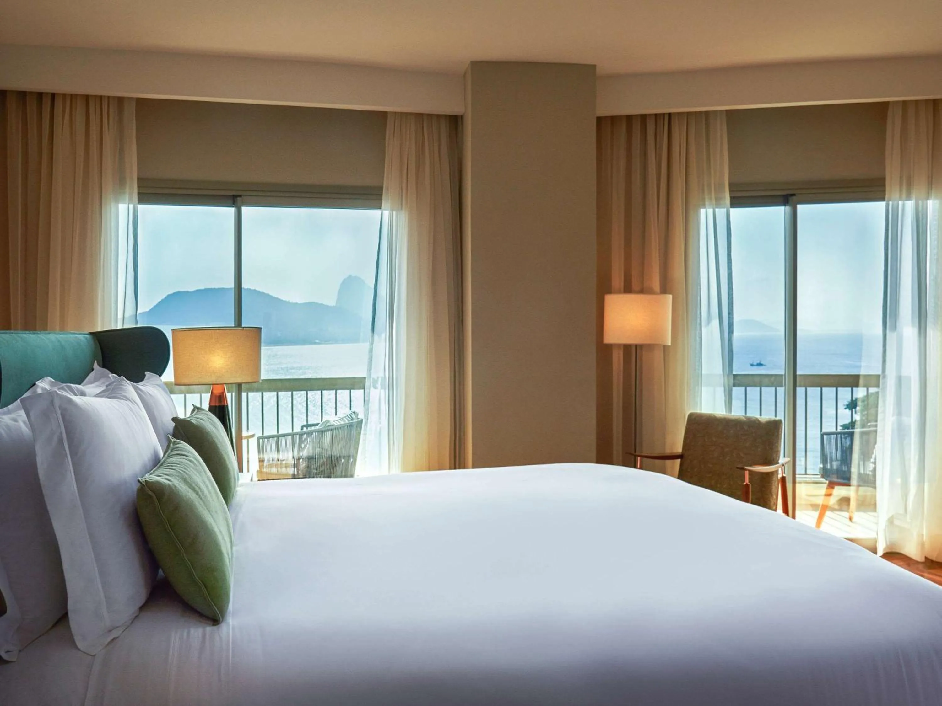 Photo of the whole room, Bed in Fairmont Rio de Janeiro Copacabana