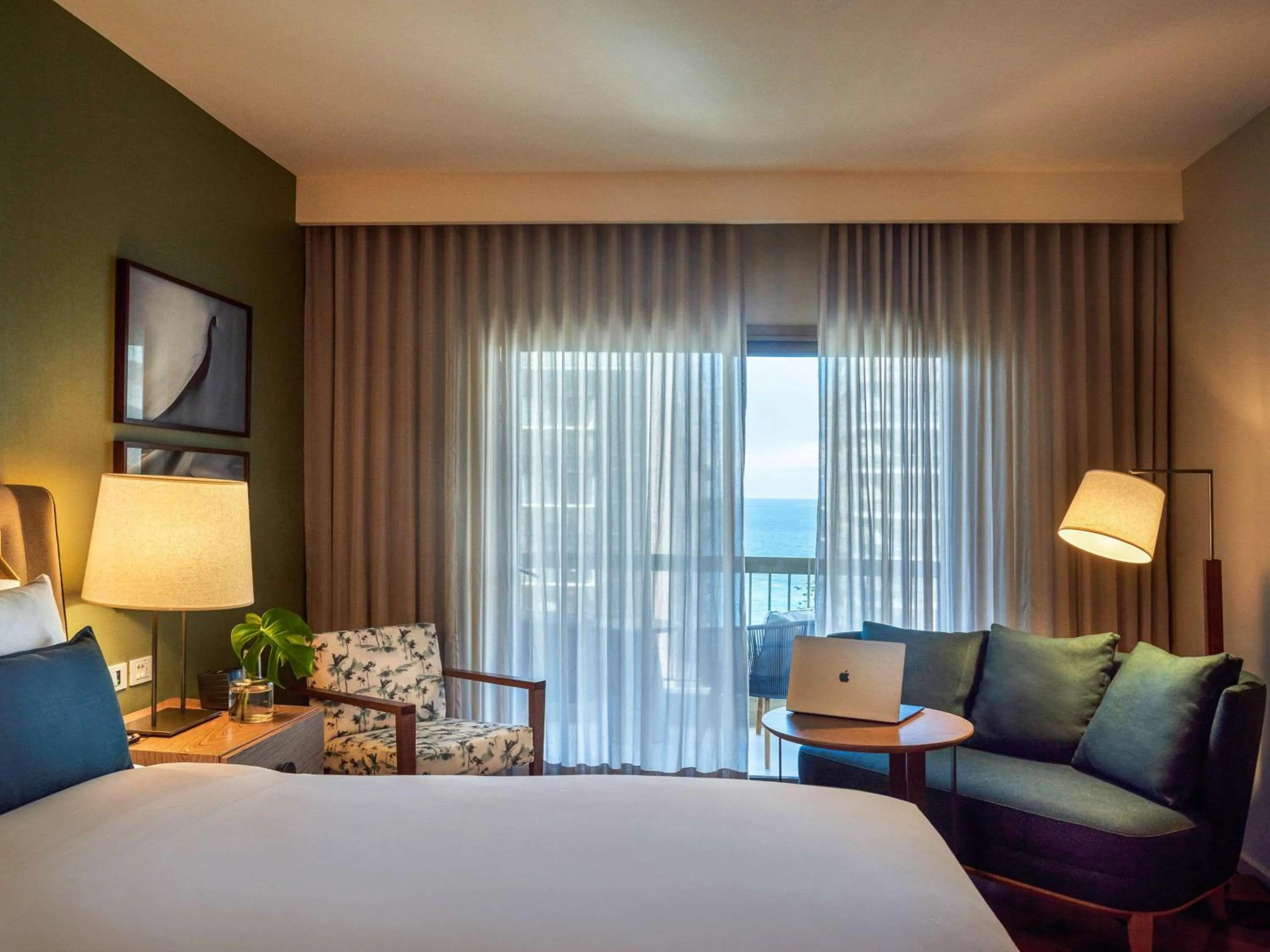 Photo of the whole room, Bed in Fairmont Rio de Janeiro Copacabana