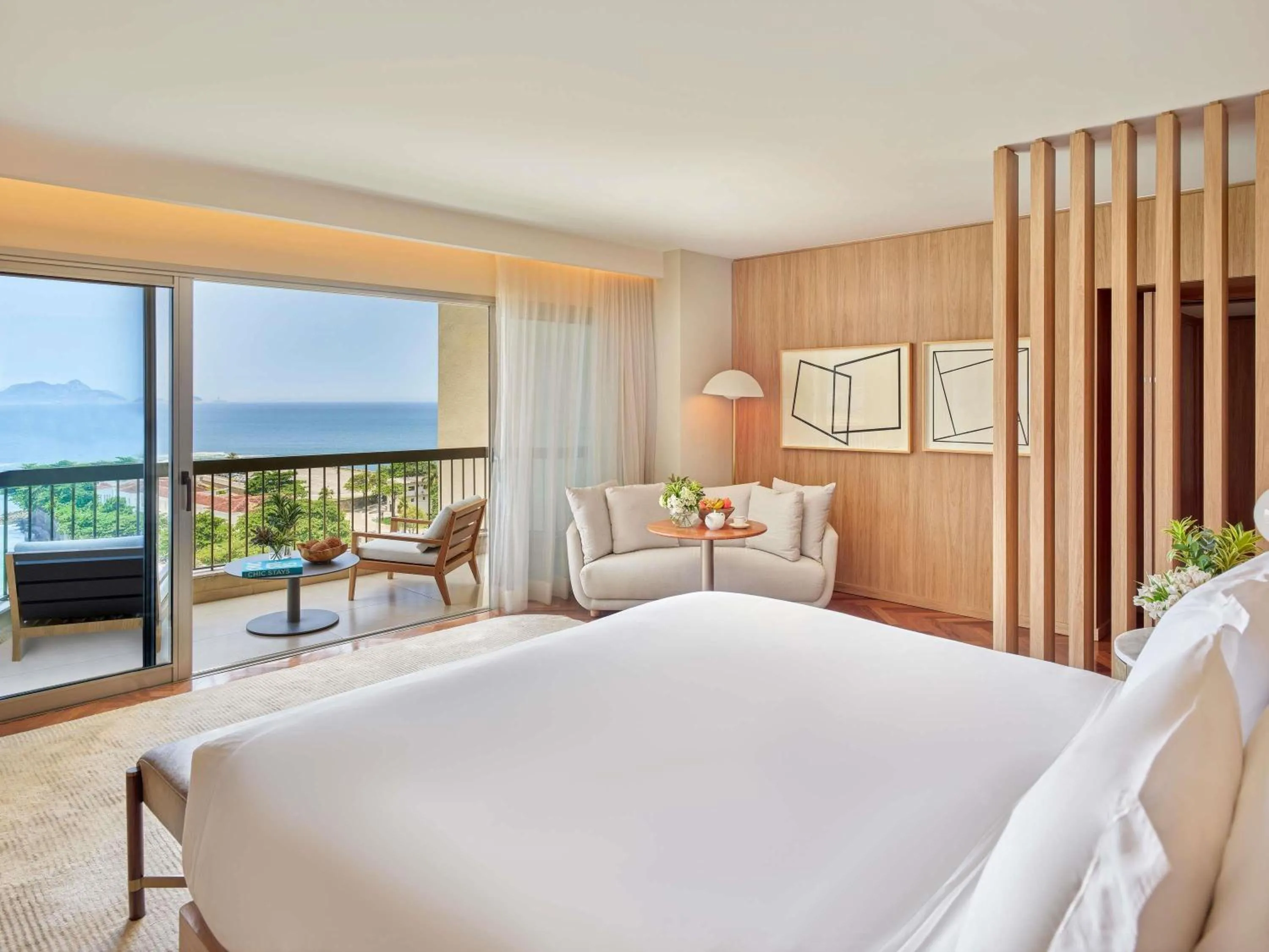 Property building, Bed in Fairmont Rio de Janeiro Copacabana